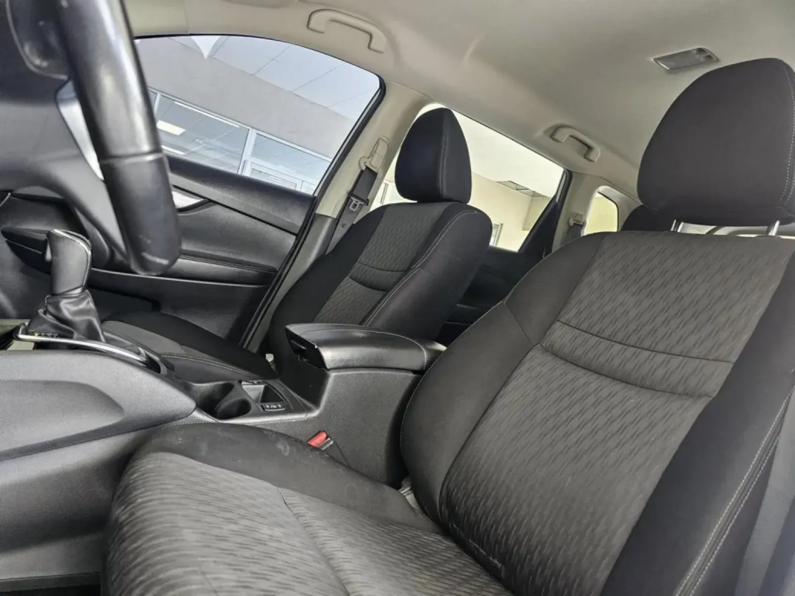 2017 WHITE Nissan Rogue (JN8AT2MT8HW) with an Other engine, located at 502 South Main Street, Columbia City, IN, 46725, (260) 244-4645, 41.151382, -85.490578 - ### Discover Your Next Adventure with the 2017 Nissan Rogue at Auto Credit!<br /> <br /> Are you in search of a reliable SUV that seamlessly fits into your active lifestyle? Look no further than this 2017 Nissan Rogue, available now at Auto Credit in Columbia City, Indiana. Whether you're navigating - Photo#2