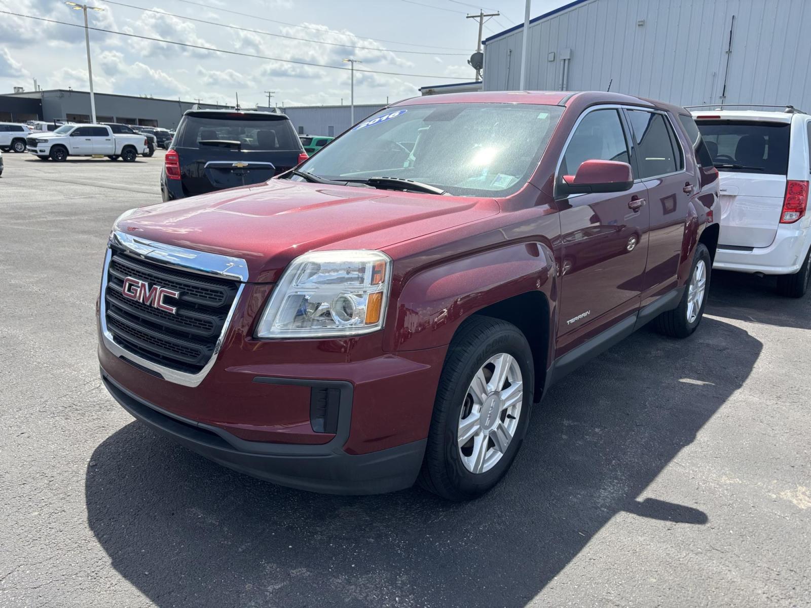 2016 RED /Black GMC Terrain SLE1 FWD (2GKALMEK9G6) with an 2.4L L4 DOHC 16V engine, 6A transmission, located at 100 West Coliseum Boulevard, Fort Wayne, IN, 46805, (260) 471-0567, 41.119961, -85.140312 - Photo#2