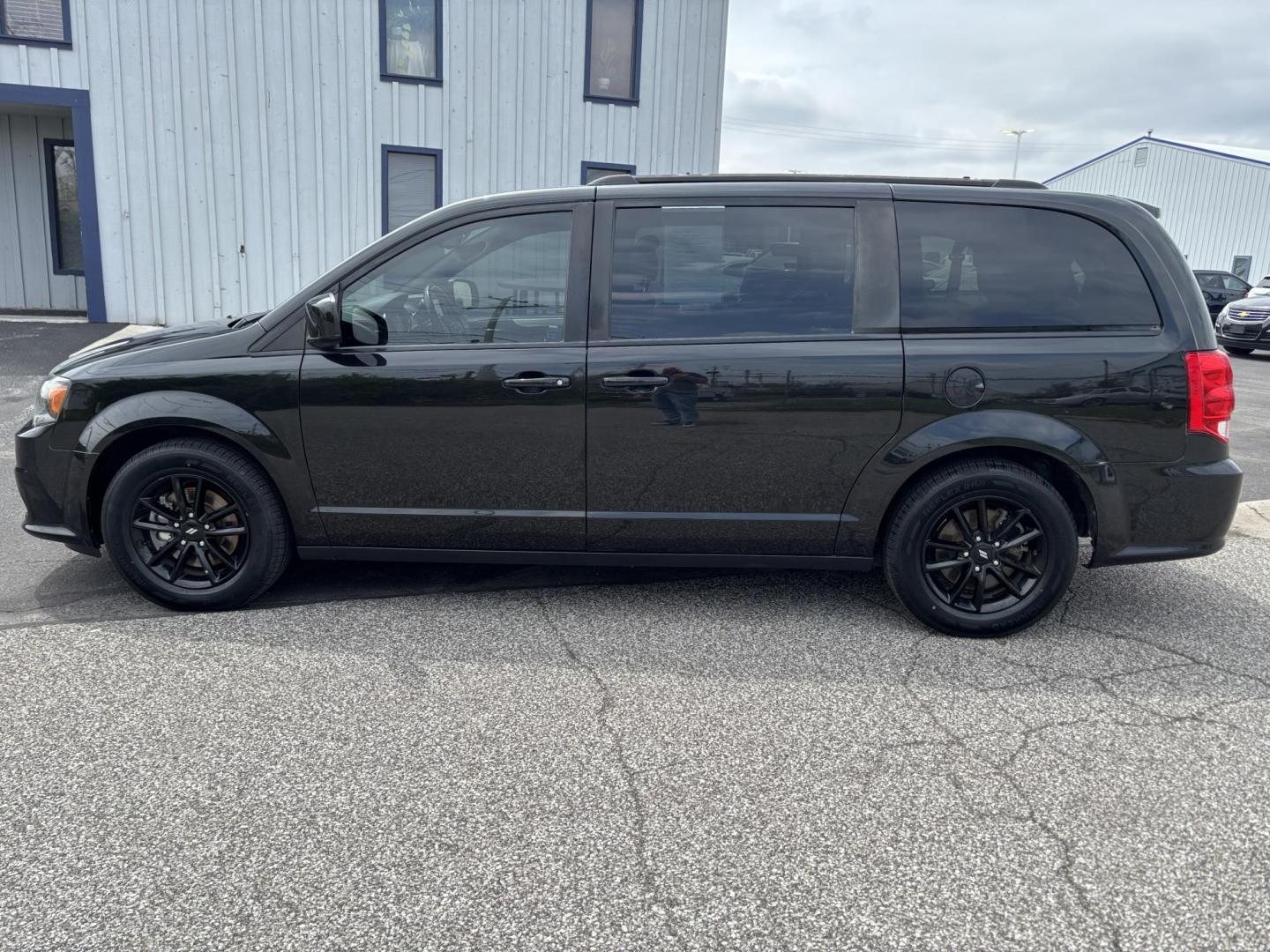 2019 BLACK /black Dodge Grand Caravan GT (2C4RDGEGXKR) with an 3.6L V6 DOHC 24V engine, 6A transmission, located at 100 West Coliseum Boulevard, Fort Wayne, IN, 46805, (260) 471-0567, 41.119961, -85.140312 - Photo#3