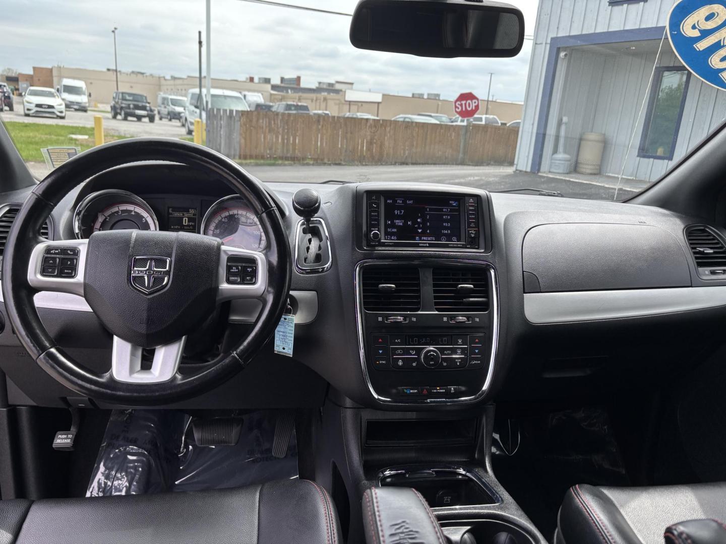 2019 BLACK /black Dodge Grand Caravan GT (2C4RDGEGXKR) with an 3.6L V6 DOHC 24V engine, 6A transmission, located at 100 West Coliseum Boulevard, Fort Wayne, IN, 46805, (260) 471-0567, 41.119961, -85.140312 - Photo#10