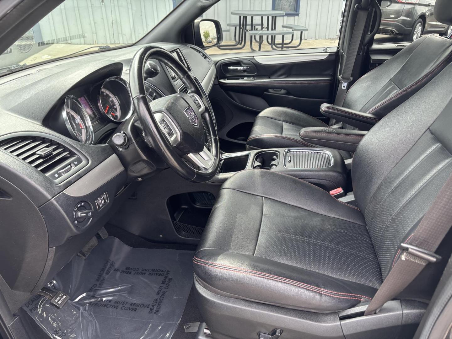 2019 BLACK /black Dodge Grand Caravan GT (2C4RDGEGXKR) with an 3.6L V6 DOHC 24V engine, 6A transmission, located at 100 West Coliseum Boulevard, Fort Wayne, IN, 46805, (260) 471-0567, 41.119961, -85.140312 - Photo#8