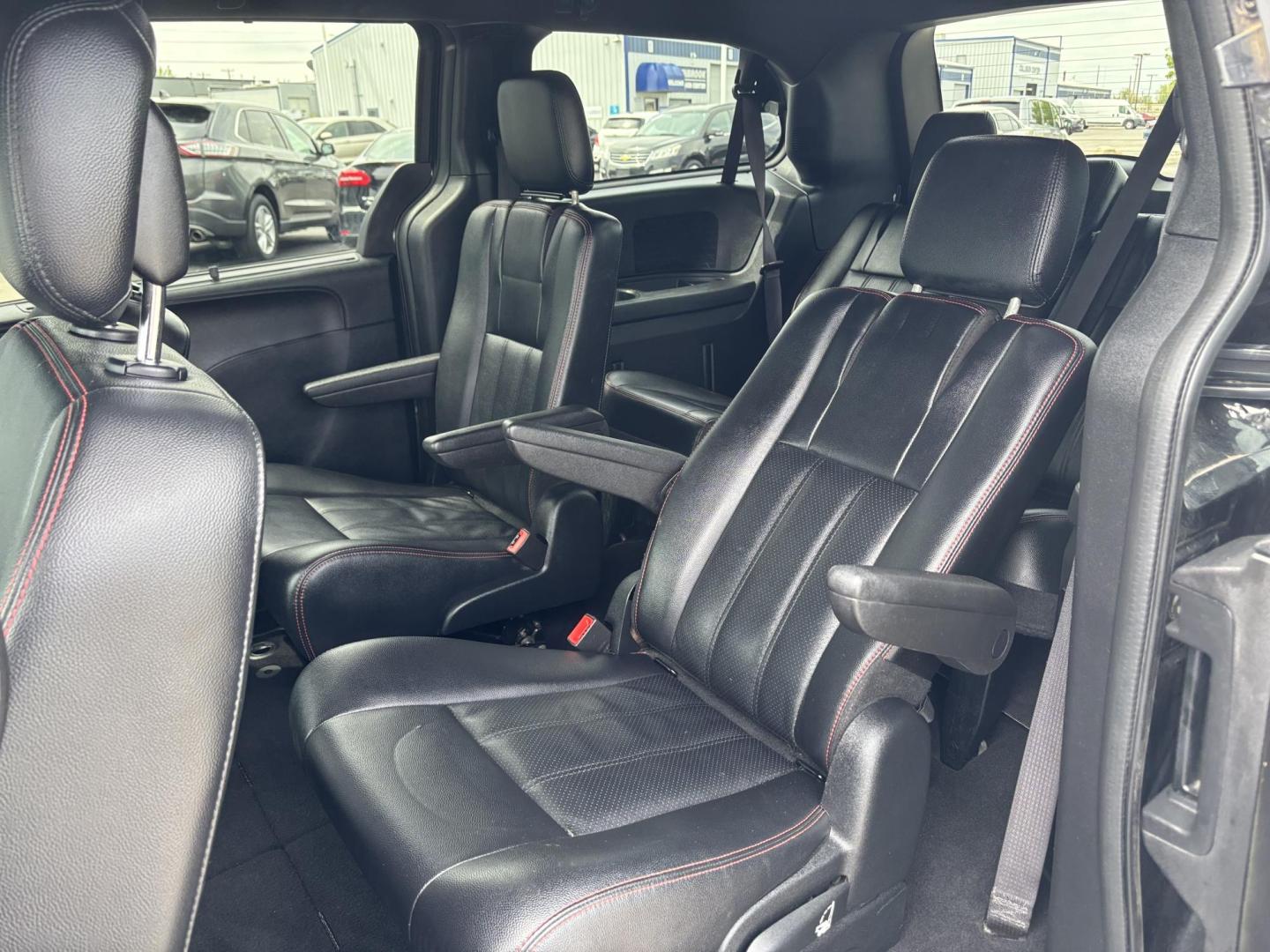 2019 BLACK /black Dodge Grand Caravan GT (2C4RDGEGXKR) with an 3.6L V6 DOHC 24V engine, 6A transmission, located at 100 West Coliseum Boulevard, Fort Wayne, IN, 46805, (260) 471-0567, 41.119961, -85.140312 - Photo#9