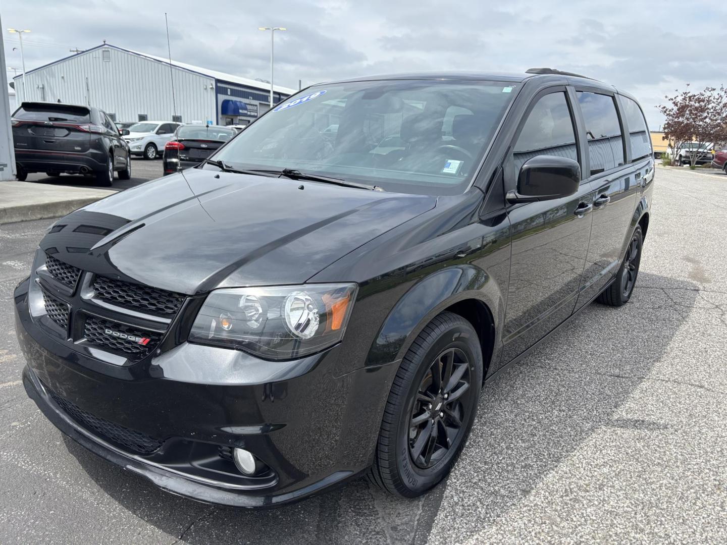 2019 BLACK /black Dodge Grand Caravan GT (2C4RDGEGXKR) with an 3.6L V6 DOHC 24V engine, 6A transmission, located at 100 West Coliseum Boulevard, Fort Wayne, IN, 46805, (260) 471-0567, 41.119961, -85.140312 - Photo#2