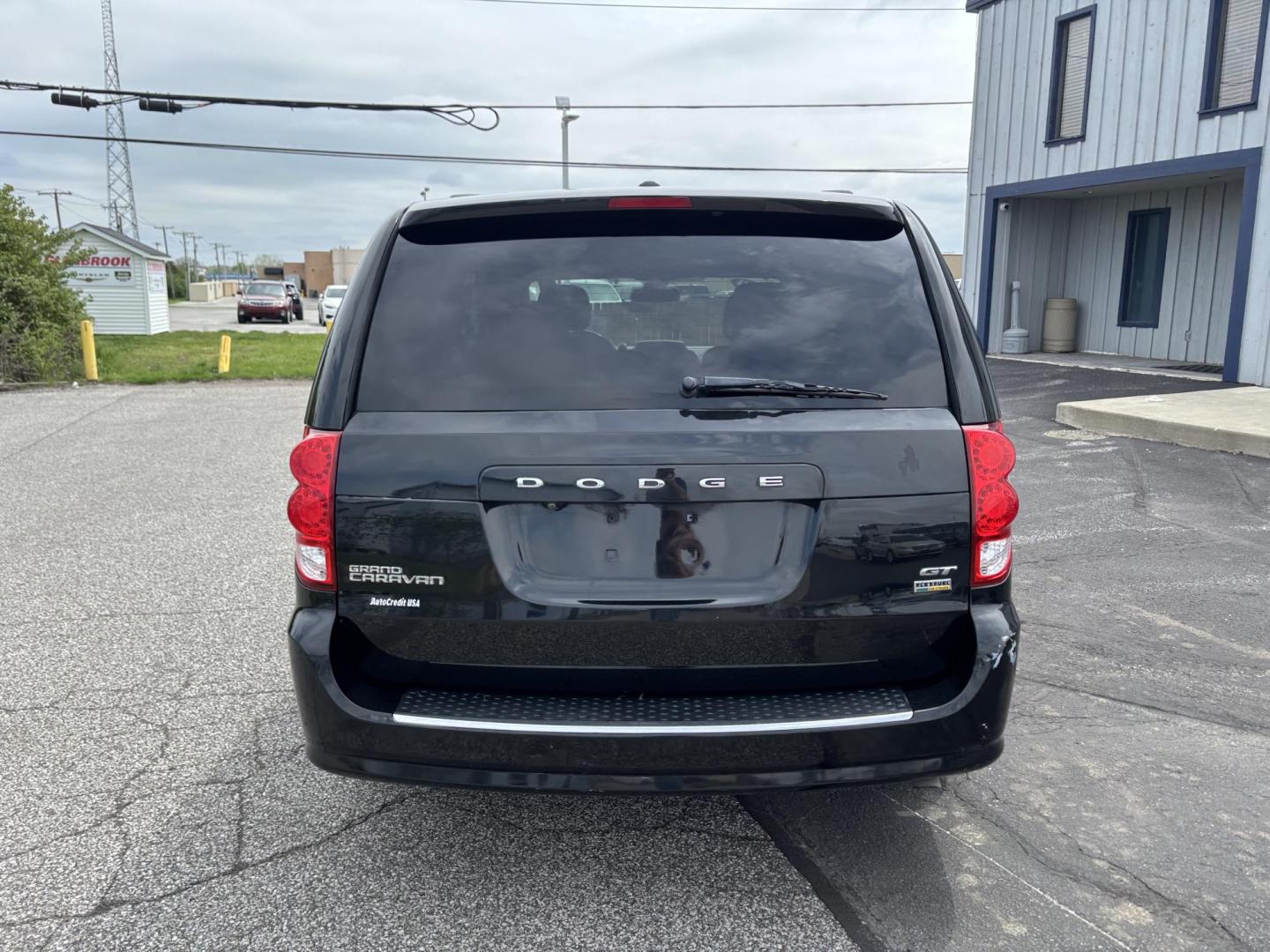 2019 BLACK /black Dodge Grand Caravan GT (2C4RDGEGXKR) with an 3.6L V6 DOHC 24V engine, 6A transmission, located at 100 West Coliseum Boulevard, Fort Wayne, IN, 46805, (260) 471-0567, 41.119961, -85.140312 - Photo#4