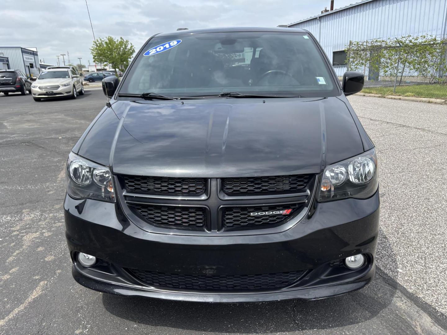 2019 BLACK /black Dodge Grand Caravan GT (2C4RDGEGXKR) with an 3.6L V6 DOHC 24V engine, 6A transmission, located at 100 West Coliseum Boulevard, Fort Wayne, IN, 46805, (260) 471-0567, 41.119961, -85.140312 - Photo#1