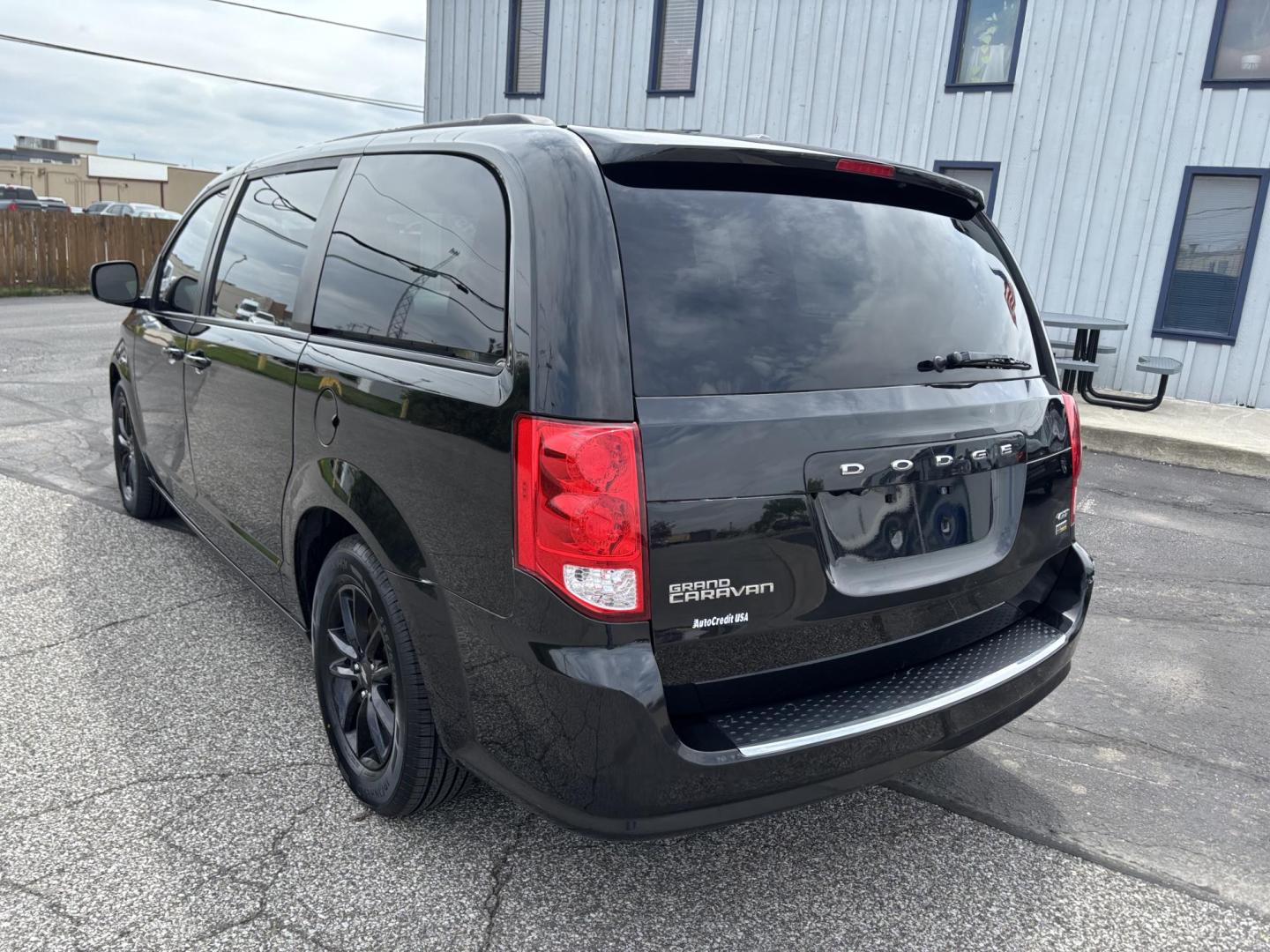 2019 BLACK /black Dodge Grand Caravan GT (2C4RDGEGXKR) with an 3.6L V6 DOHC 24V engine, 6A transmission, located at 100 West Coliseum Boulevard, Fort Wayne, IN, 46805, (260) 471-0567, 41.119961, -85.140312 - Photo#6