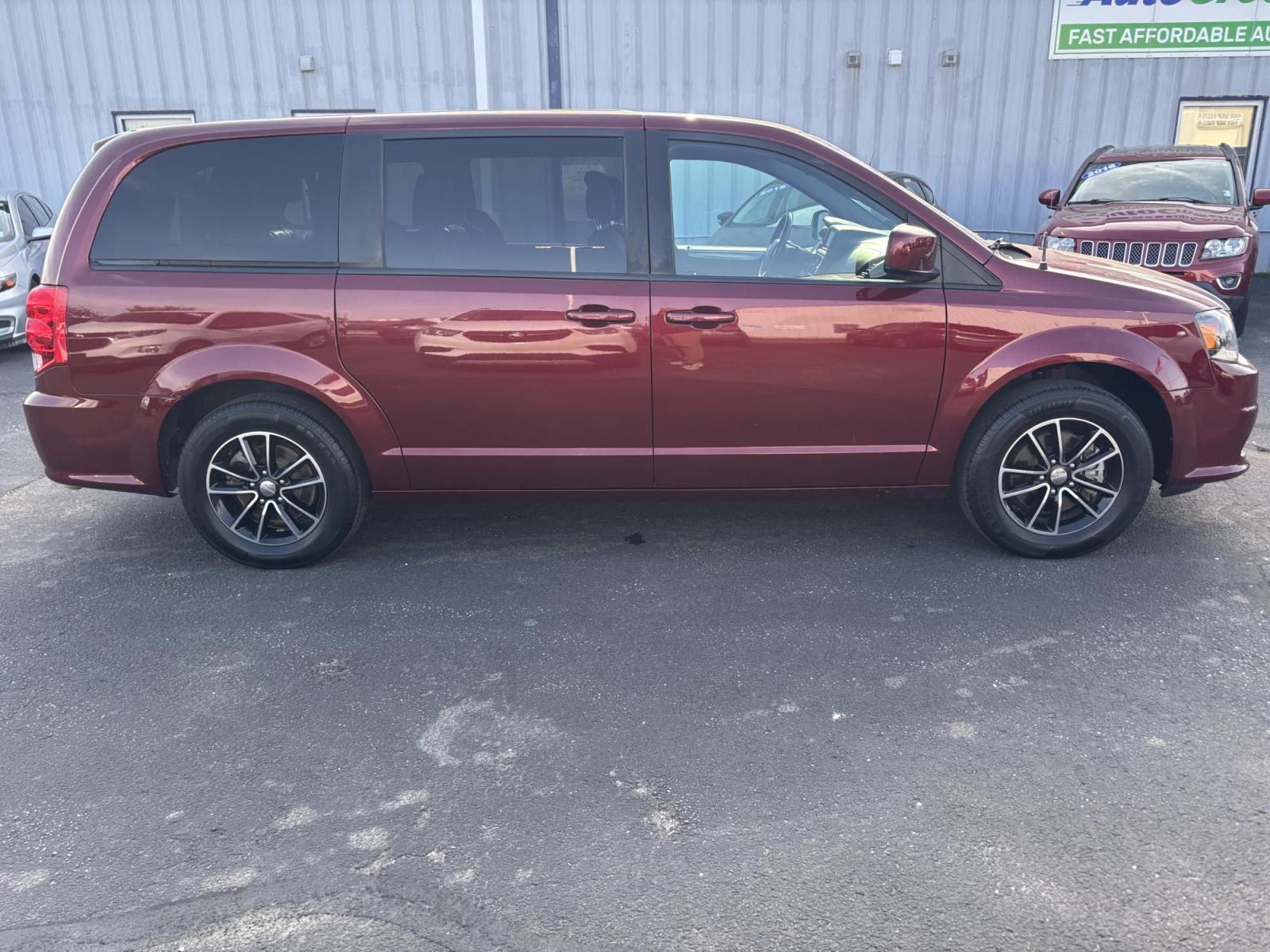 2019 RED /black Dodge Grand Caravan GT (2C4RDGEG1KR) with an 3.6L V6 DOHC 24V engine, 6A transmission, located at 100 West Coliseum Boulevard, Fort Wayne, IN, 46805, (260) 471-0567, 41.119961, -85.140312 - Photo#3