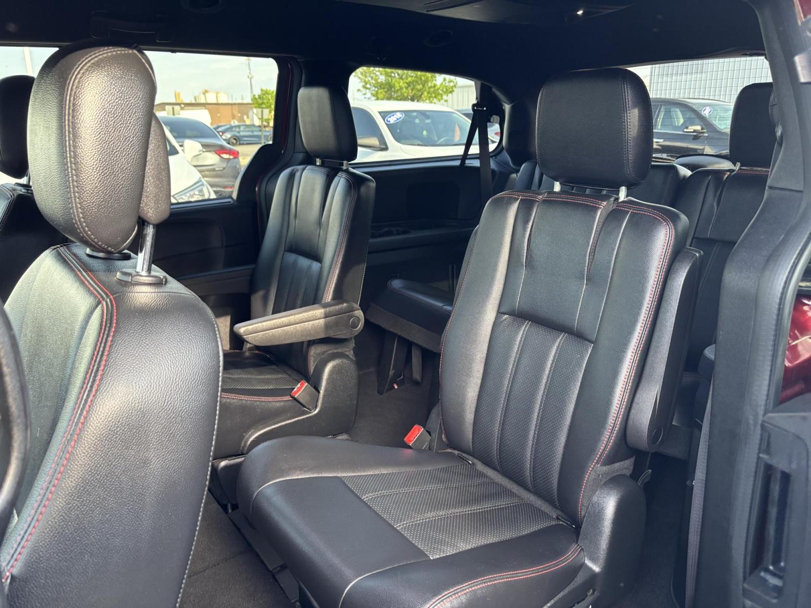 2019 RED /black Dodge Grand Caravan GT (2C4RDGEG1KR) with an 3.6L V6 DOHC 24V engine, 6A transmission, located at 100 West Coliseum Boulevard, Fort Wayne, IN, 46805, (260) 471-0567, 41.119961, -85.140312 - Photo#9