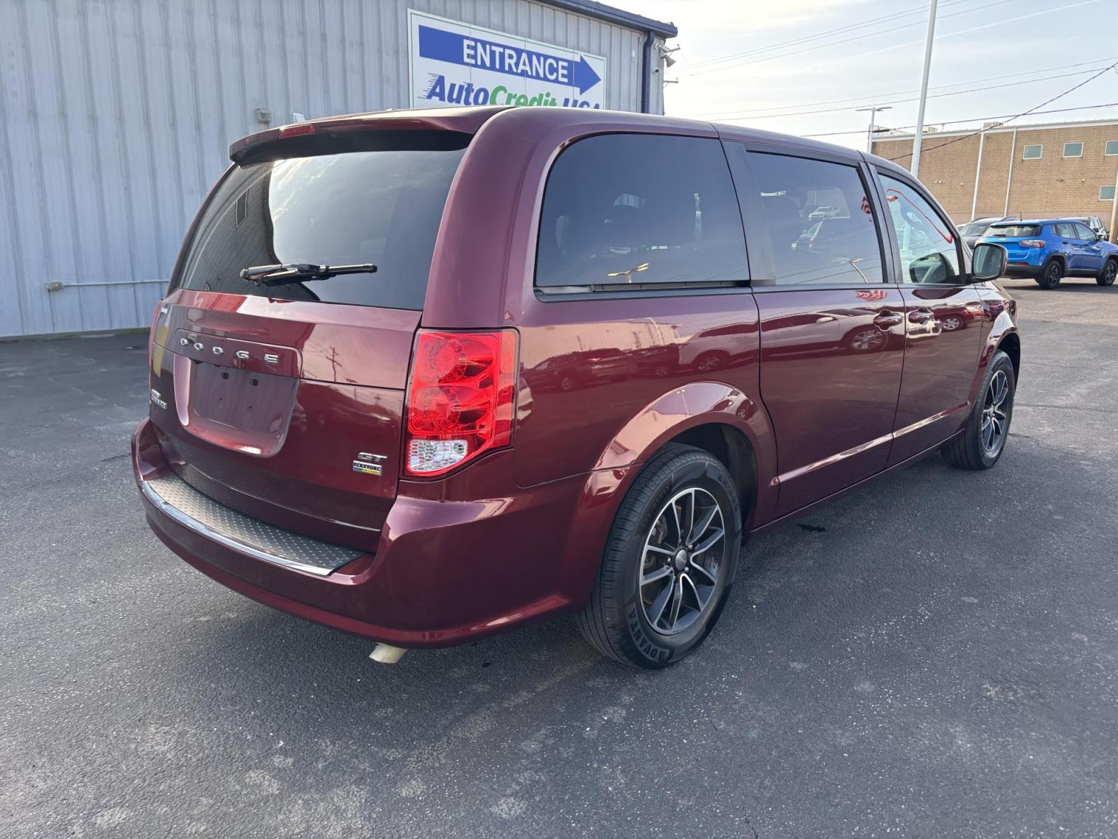 2019 RED /black Dodge Grand Caravan GT (2C4RDGEG1KR) with an 3.6L V6 DOHC 24V engine, 6A transmission, located at 100 West Coliseum Boulevard, Fort Wayne, IN, 46805, (260) 471-0567, 41.119961, -85.140312 - Photo#4