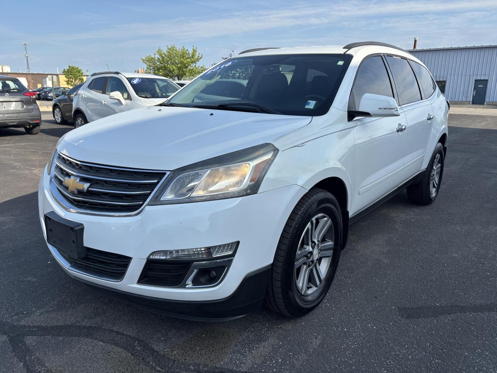 2016 WHITE /black Chevrolet Traverse 2LT FWD (1GNKRHKD0GJ) with an 3.6L V6 DOHC 24V engine, 6-Speed Automatic transmission, located at 100 West Coliseum Boulevard, Fort Wayne, IN, 46805, (260) 471-0567, 41.119961, -85.140312 - Photo#2