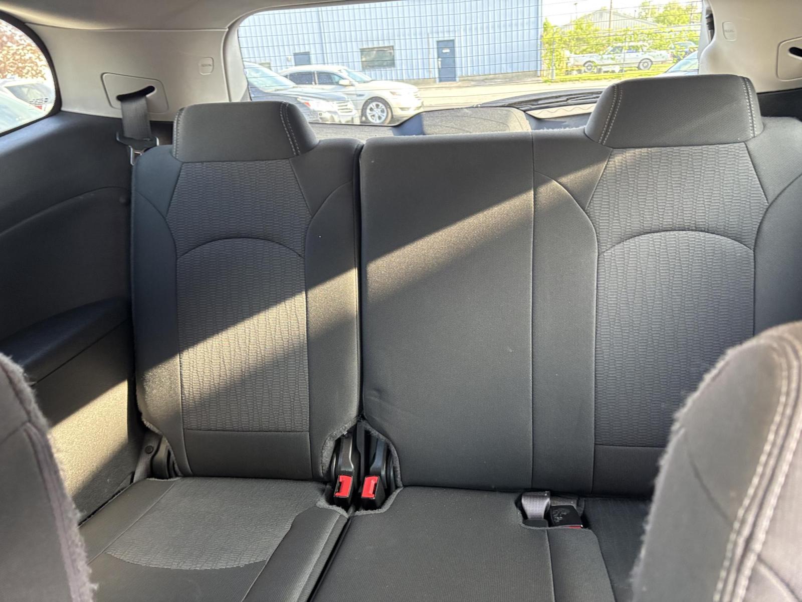 2016 WHITE /black Chevrolet Traverse 2LT FWD (1GNKRHKD0GJ) with an 3.6L V6 DOHC 24V engine, 6-Speed Automatic transmission, located at 100 West Coliseum Boulevard, Fort Wayne, IN, 46805, (260) 471-0567, 41.119961, -85.140312 - Photo#11