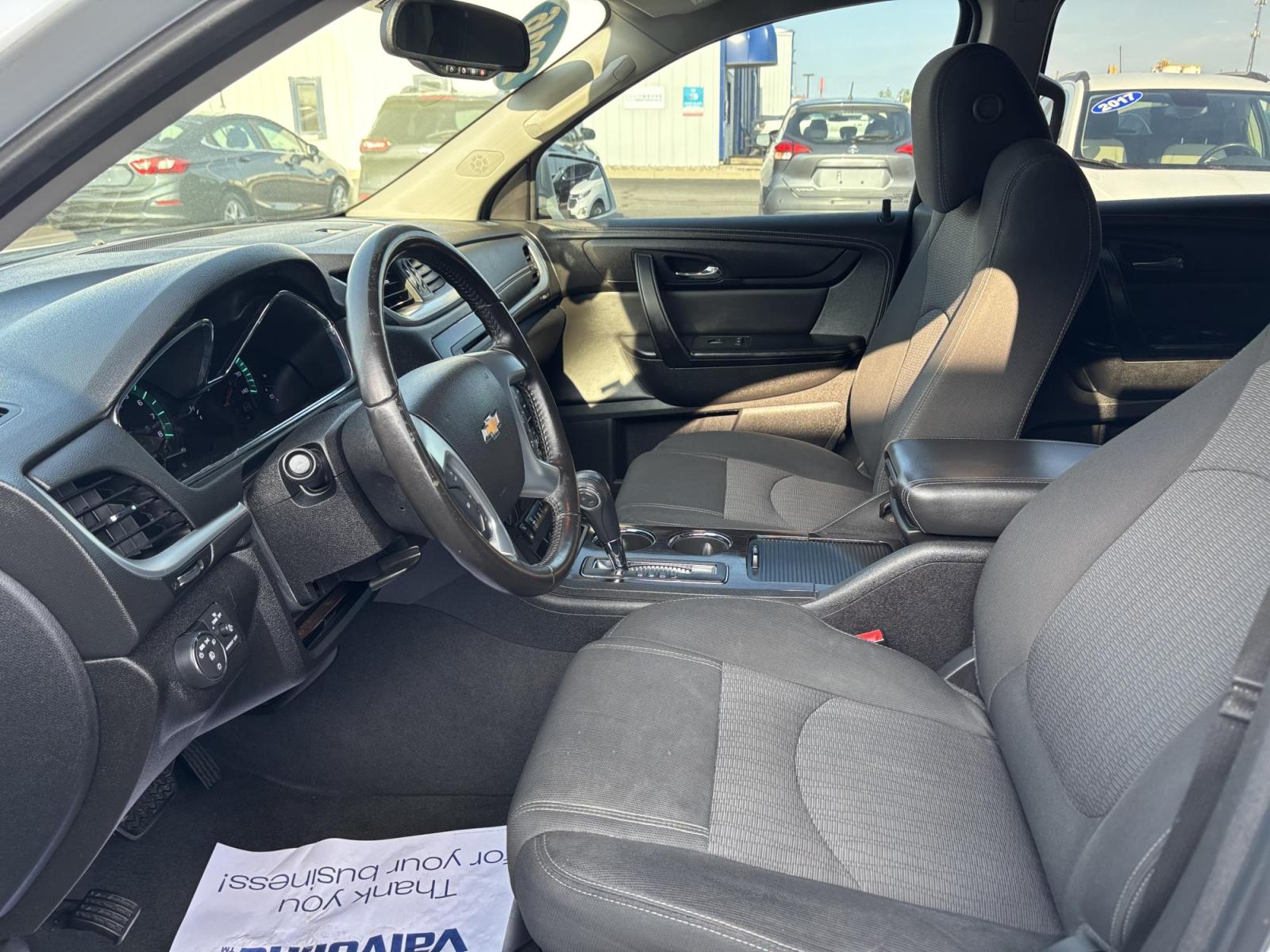 2016 WHITE /black Chevrolet Traverse 2LT FWD (1GNKRHKD0GJ) with an 3.6L V6 DOHC 24V engine, 6-Speed Automatic transmission, located at 100 West Coliseum Boulevard, Fort Wayne, IN, 46805, (260) 471-0567, 41.119961, -85.140312 - Photo#8