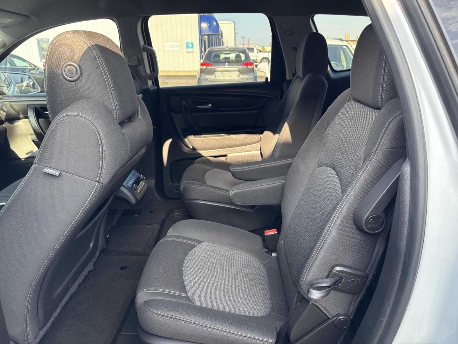 2016 WHITE /black Chevrolet Traverse 2LT FWD (1GNKRHKD0GJ) with an 3.6L V6 DOHC 24V engine, 6-Speed Automatic transmission, located at 100 West Coliseum Boulevard, Fort Wayne, IN, 46805, (260) 471-0567, 41.119961, -85.140312 - Photo#10
