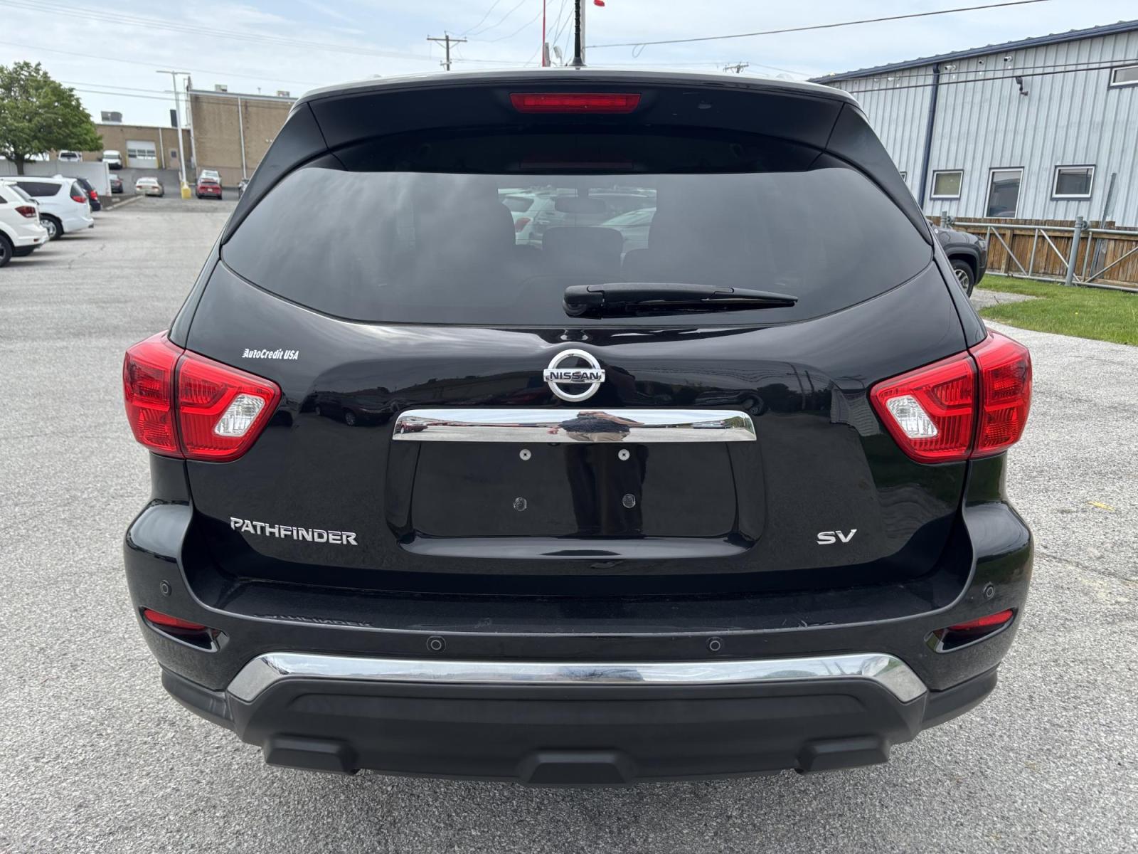 2017 BLACK /black Nissan Pathfinder Platinum 2WD (5N1DR2MN1HC) with an 3.5L V6 DOHC 24V engine, CVT transmission, located at 100 West Coliseum Boulevard, Fort Wayne, IN, 46805, (260) 471-0567, 41.119961, -85.140312 - Photo#5