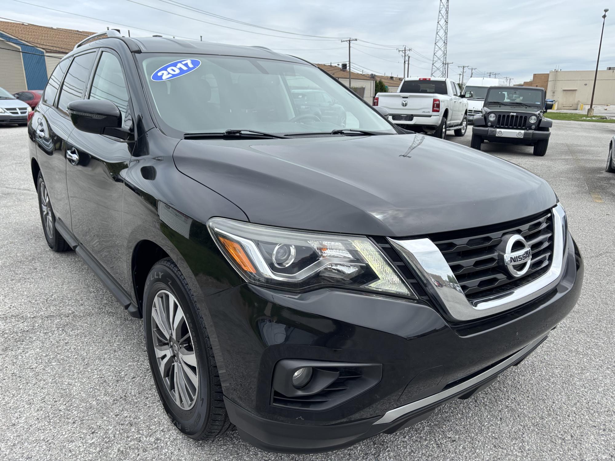photo of 2017 Nissan Pathfinder Platinum 2WD