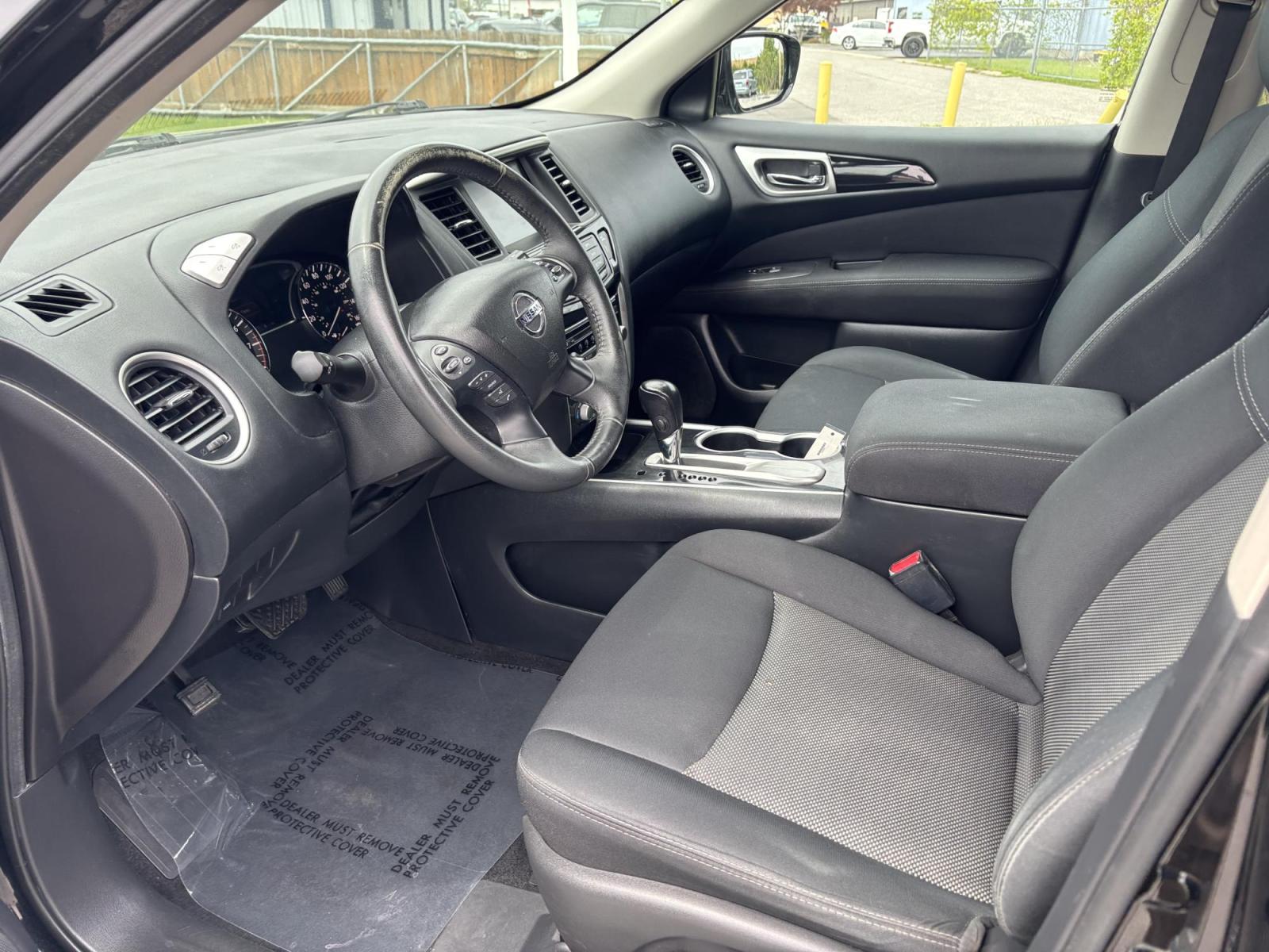 2017 BLACK /black Nissan Pathfinder Platinum 2WD (5N1DR2MN1HC) with an 3.5L V6 DOHC 24V engine, CVT transmission, located at 100 West Coliseum Boulevard, Fort Wayne, IN, 46805, (260) 471-0567, 41.119961, -85.140312 - Photo#8