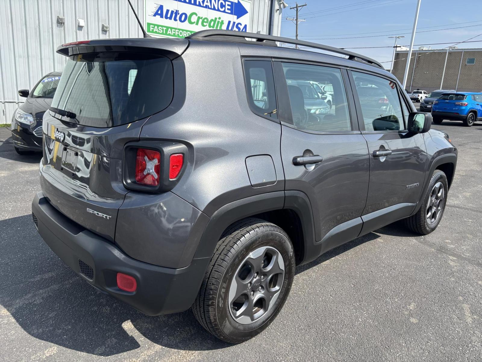 2016 GRAY /black Jeep Renegade Sport FWD (ZACCJAATXGP) with an 2.4L L4 DOHC 16V engine, 6M transmission, located at 100 West Coliseum Boulevard, Fort Wayne, IN, 46805, (260) 471-0567, 41.119961, -85.140312 - Photo#3