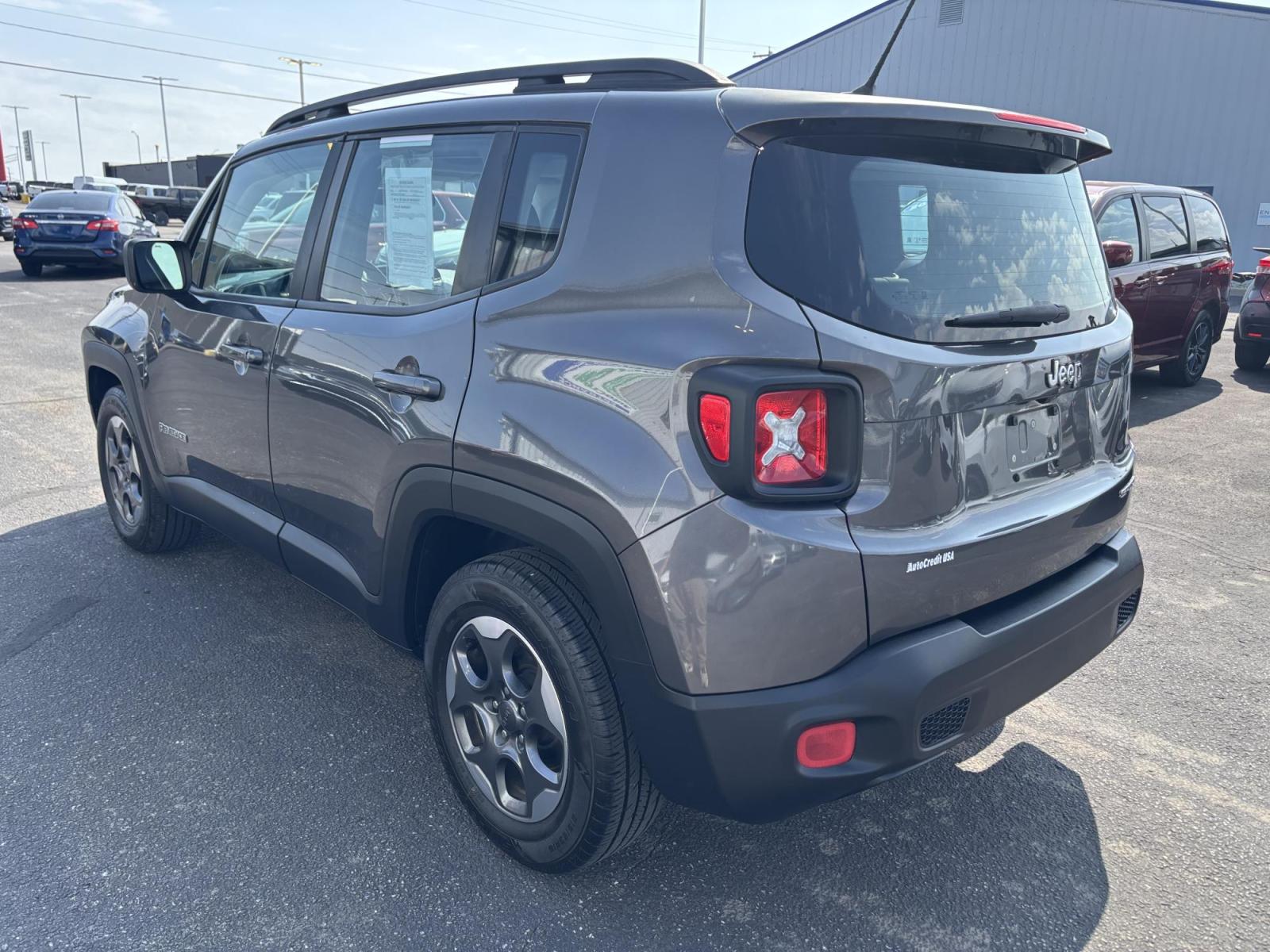 2016 GRAY /black Jeep Renegade Sport FWD (ZACCJAATXGP) with an 2.4L L4 DOHC 16V engine, 6M transmission, located at 100 West Coliseum Boulevard, Fort Wayne, IN, 46805, (260) 471-0567, 41.119961, -85.140312 - Photo#4