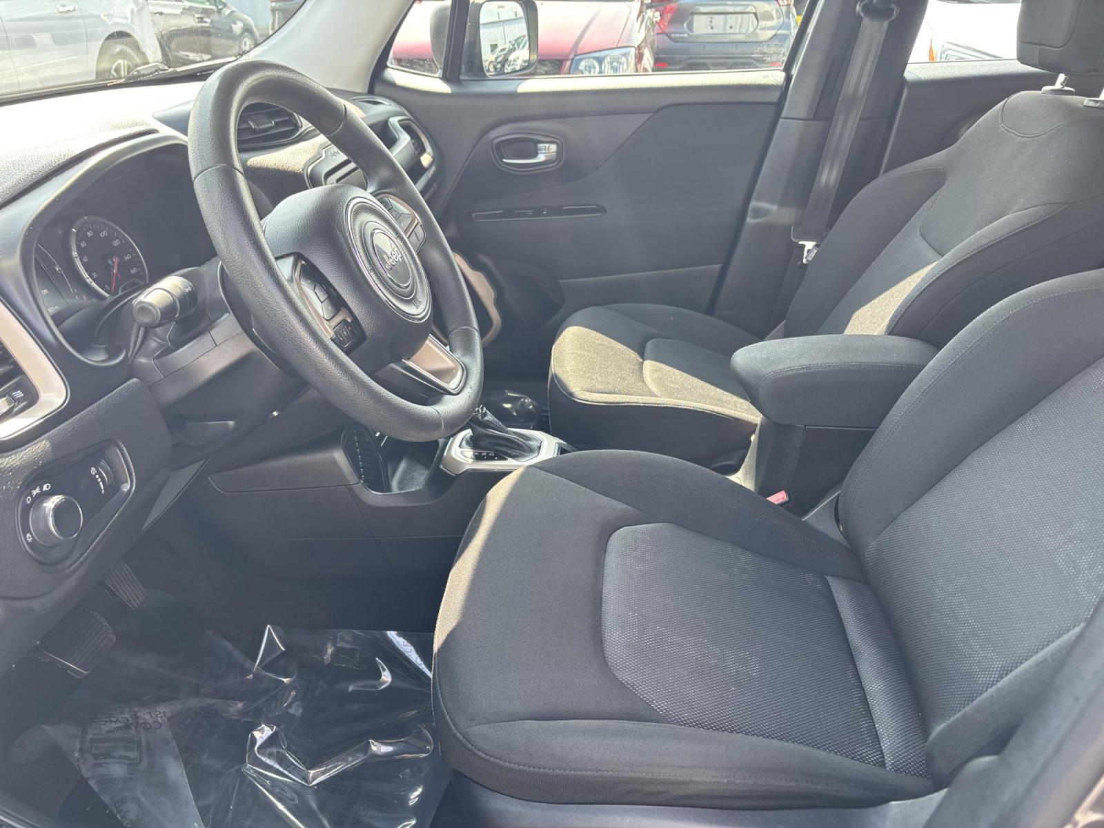 2016 GRAY /black Jeep Renegade Sport FWD (ZACCJAATXGP) with an 2.4L L4 DOHC 16V engine, 6M transmission, located at 100 West Coliseum Boulevard, Fort Wayne, IN, 46805, (260) 471-0567, 41.119961, -85.140312 - Photo#5