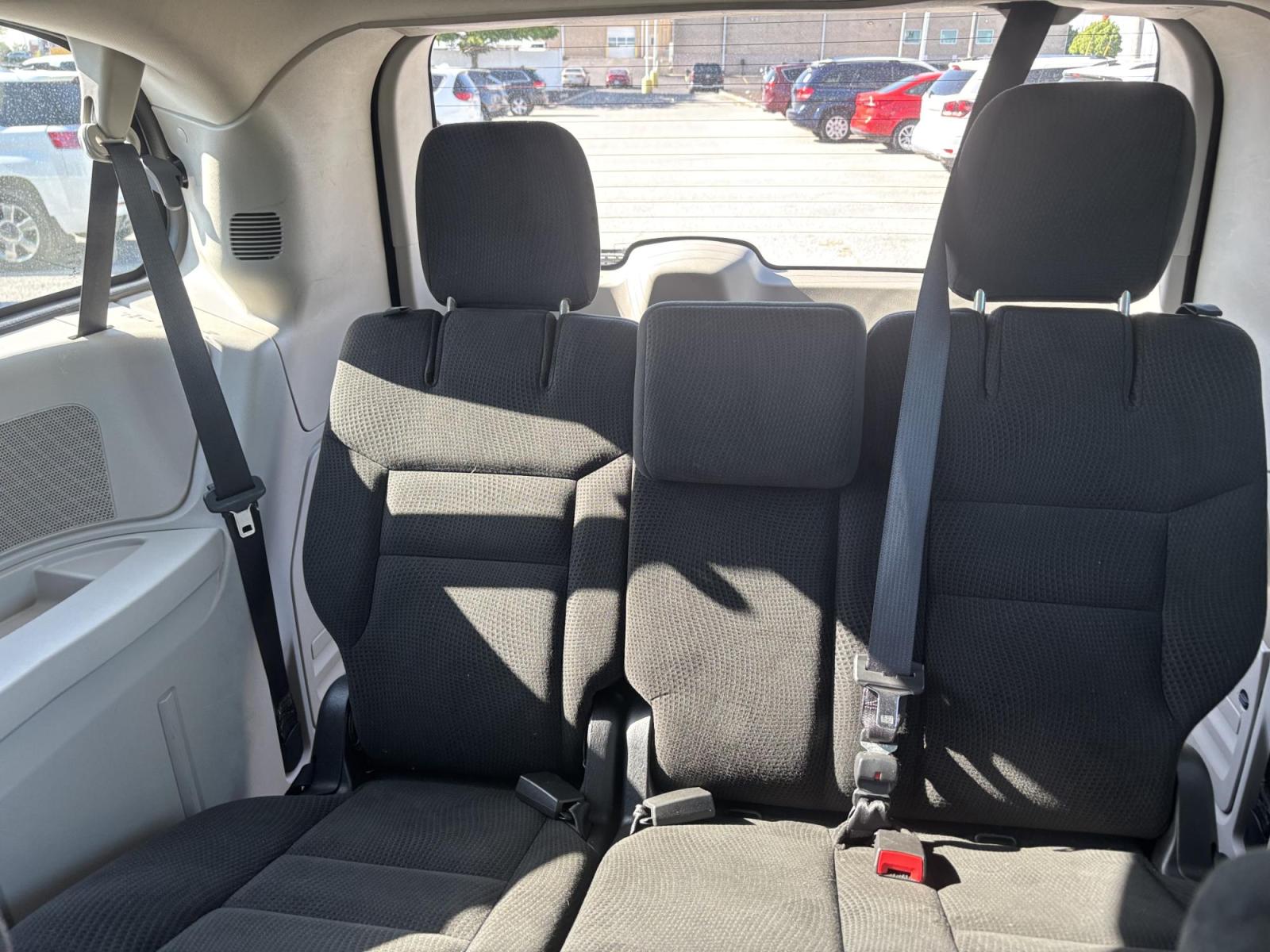 2016 BLUE /Black Dodge Grand Caravan SE (2C4RDGBGXGR) with an 3.6L V6 DOHC 24V engine, 6A transmission, located at 100 West Coliseum Boulevard, Fort Wayne, IN, 46805, (260) 471-0567, 41.119961, -85.140312 - Photo#7
