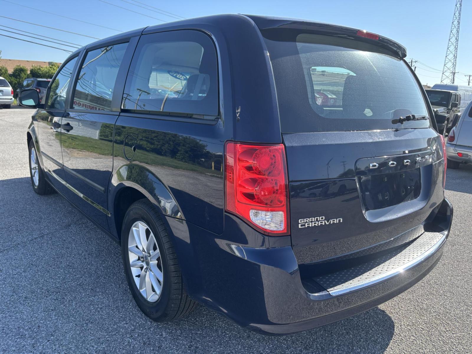 2016 BLUE /Black Dodge Grand Caravan SE (2C4RDGBGXGR) with an 3.6L V6 DOHC 24V engine, 6A transmission, located at 100 West Coliseum Boulevard, Fort Wayne, IN, 46805, (260) 471-0567, 41.119961, -85.140312 - Photo#4