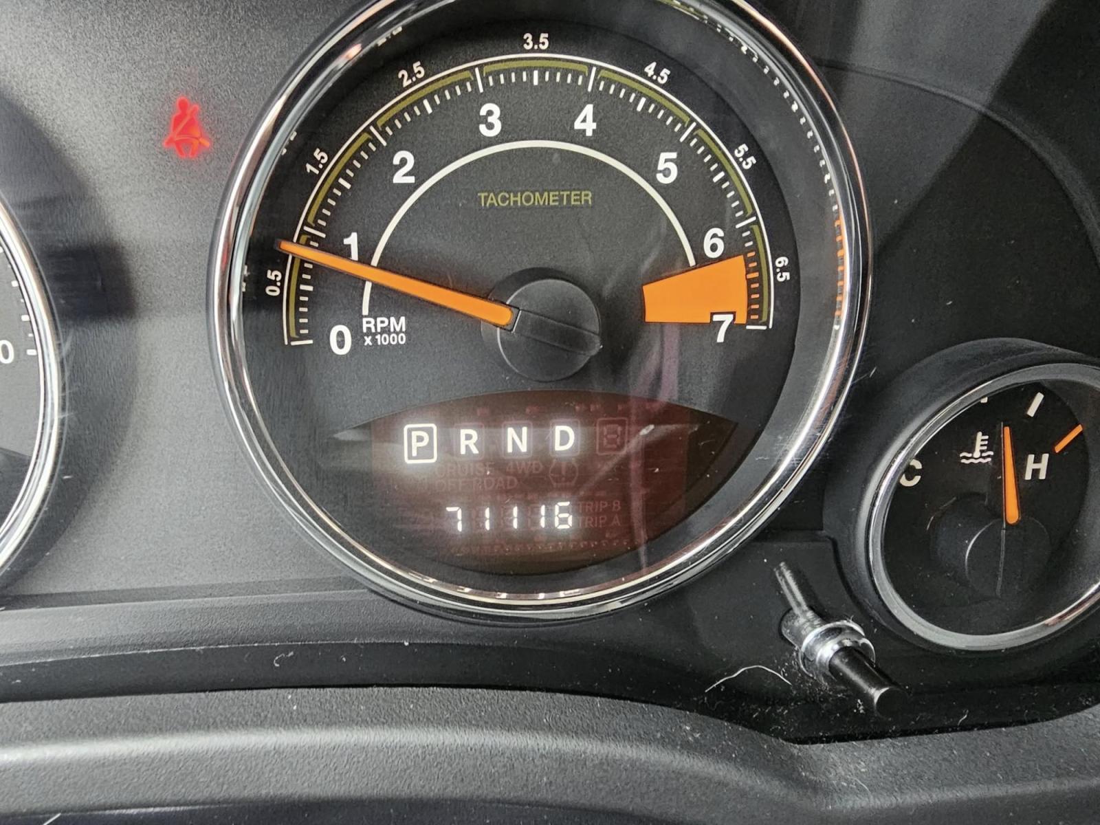2016 BLUE /Black Jeep Compass Latitude 4WD (1C4NJDEB5GD) with an 2.4L L4 DOHC 16V engine, 6A transmission, located at 502 South Main Street, Columbia City, IN, 46725, (260) 244-4645, 41.151382, -85.490578 - Photo#6