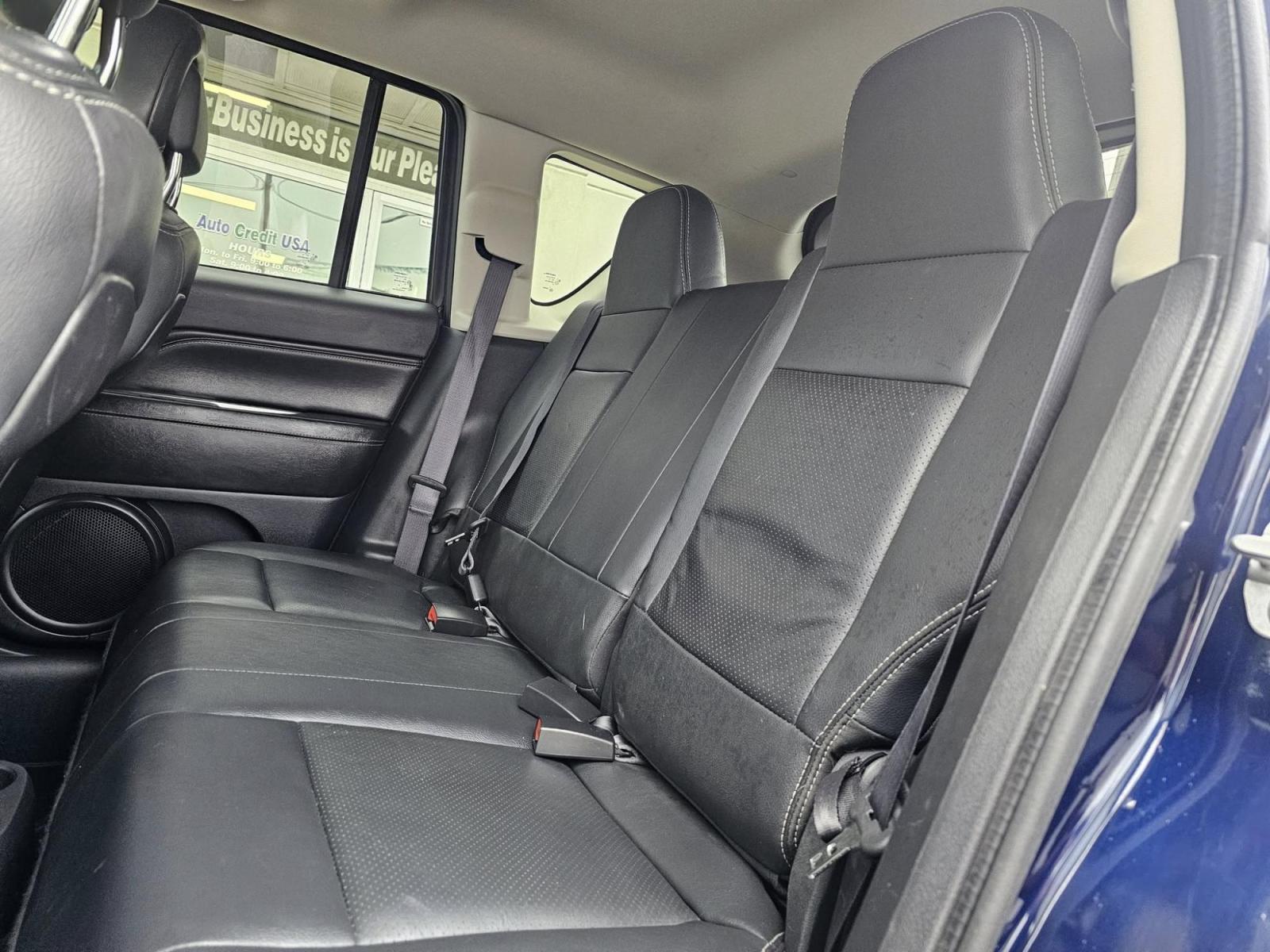 2016 BLUE /Black Jeep Compass Latitude 4WD (1C4NJDEB5GD) with an 2.4L L4 DOHC 16V engine, 6A transmission, located at 502 South Main Street, Columbia City, IN, 46725, (260) 244-4645, 41.151382, -85.490578 - Photo#4