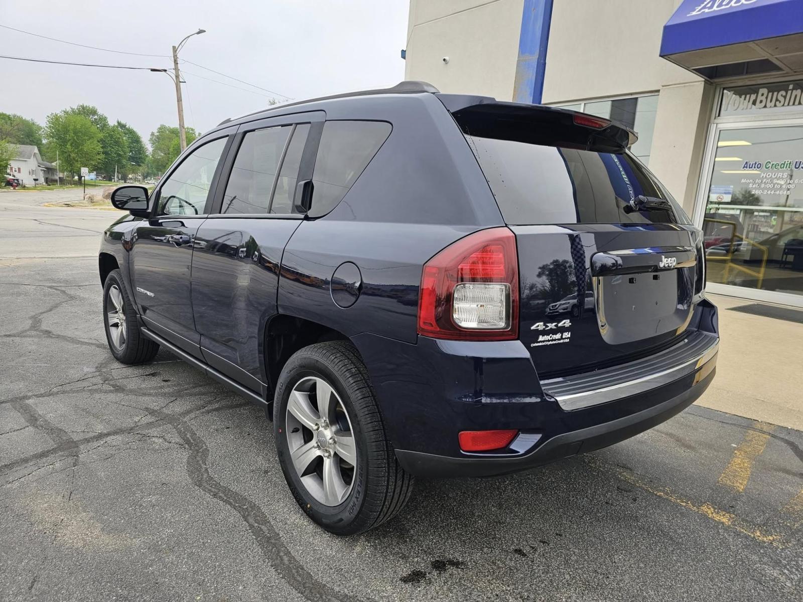 2016 BLUE /Black Jeep Compass Latitude 4WD (1C4NJDEB5GD) with an 2.4L L4 DOHC 16V engine, 6A transmission, located at 502 South Main Street, Columbia City, IN, 46725, (260) 244-4645, 41.151382, -85.490578 - Photo#3