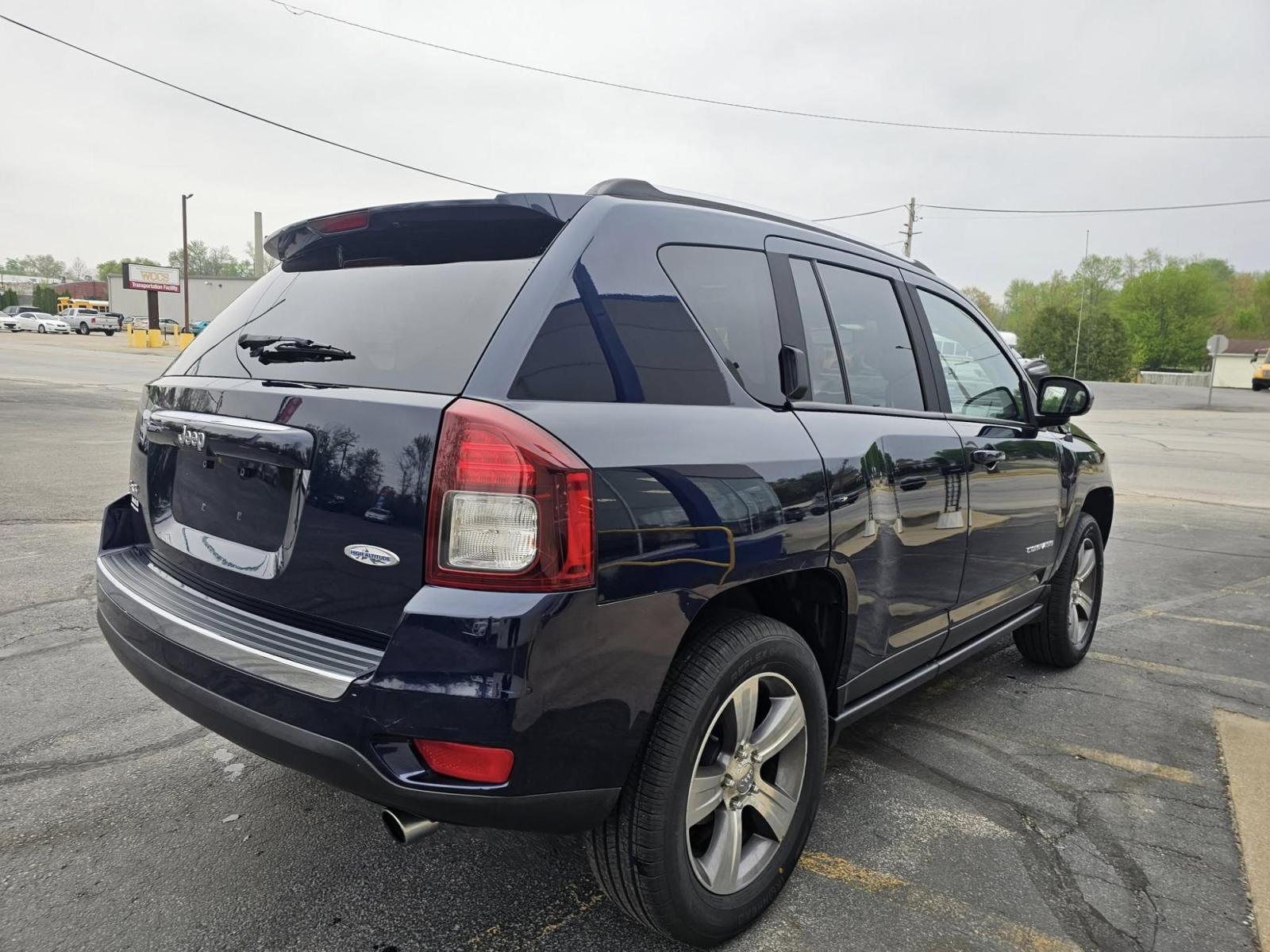 2016 BLUE /Black Jeep Compass Latitude 4WD (1C4NJDEB5GD) with an 2.4L L4 DOHC 16V engine, 6A transmission, located at 502 South Main Street, Columbia City, IN, 46725, (260) 244-4645, 41.151382, -85.490578 - Photo#2
