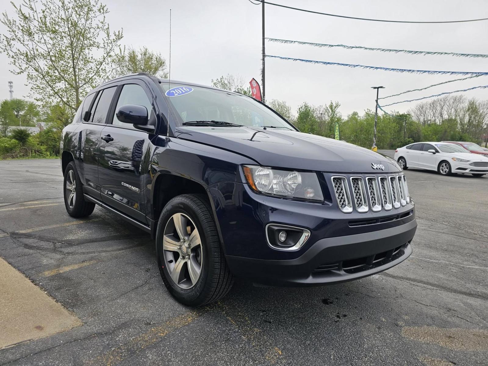 2016 BLUE /Black Jeep Compass Latitude 4WD (1C4NJDEB5GD) with an 2.4L L4 DOHC 16V engine, 6A transmission, located at 502 South Main Street, Columbia City, IN, 46725, (260) 244-4645, 41.151382, -85.490578 - Photo#1