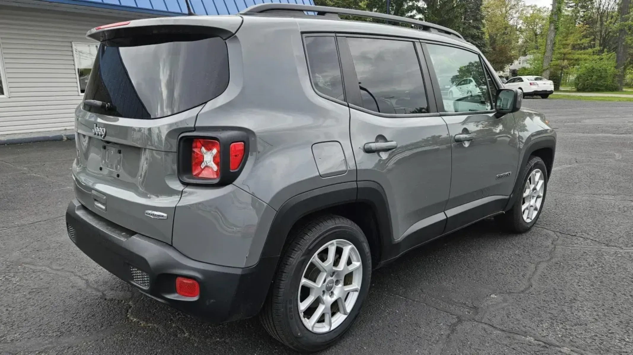2020 Jeep RENEGADE LATITUDE (ZACNJABB4LP) with an Other engine, located at 5744 Central Avenue, Toledo, OH, 43615, (419) 724-0130, 41.676781, -83.682137 - 2020 Jeep RENEGADE LATITUDE - Photo#3