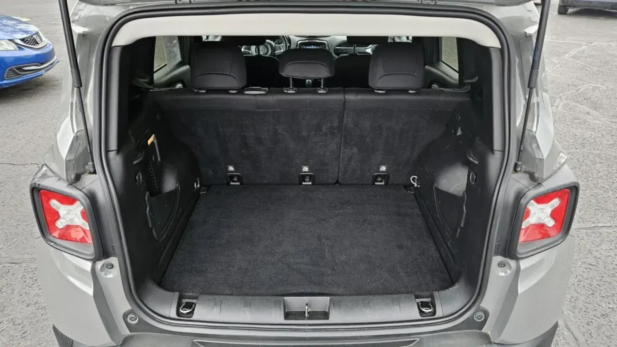 2020 Jeep RENEGADE LATITUDE (ZACNJABB4LP) with an Other engine, located at 5744 Central Avenue, Toledo, OH, 43615, (419) 724-0130, 41.676781, -83.682137 - 2020 Jeep RENEGADE LATITUDE - Photo#4