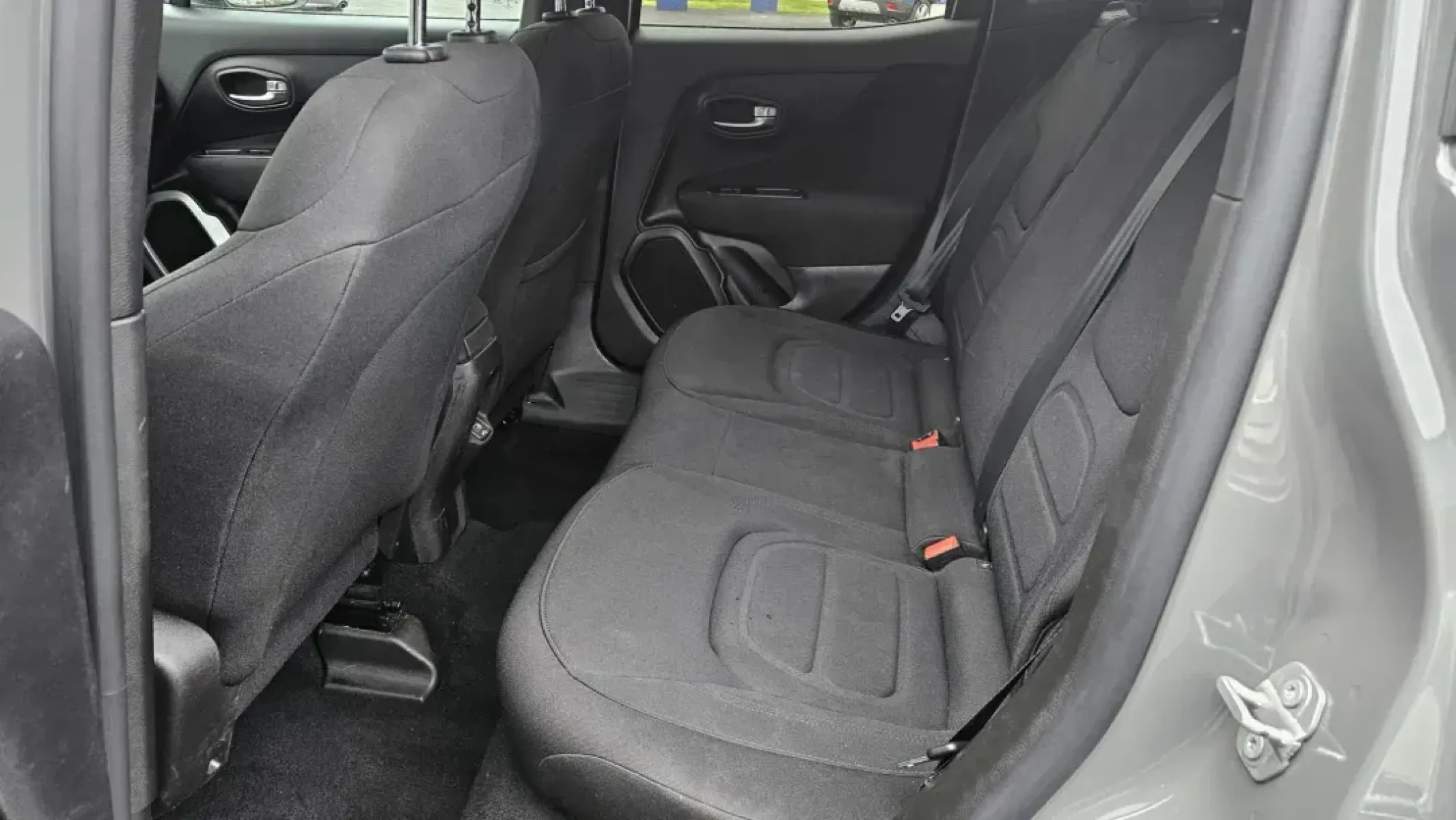 2020 Jeep RENEGADE LATITUDE (ZACNJABB4LP) with an Other engine, located at 5744 Central Avenue, Toledo, OH, 43615, (419) 724-0130, 41.676781, -83.682137 - 2020 Jeep RENEGADE LATITUDE - Photo#6