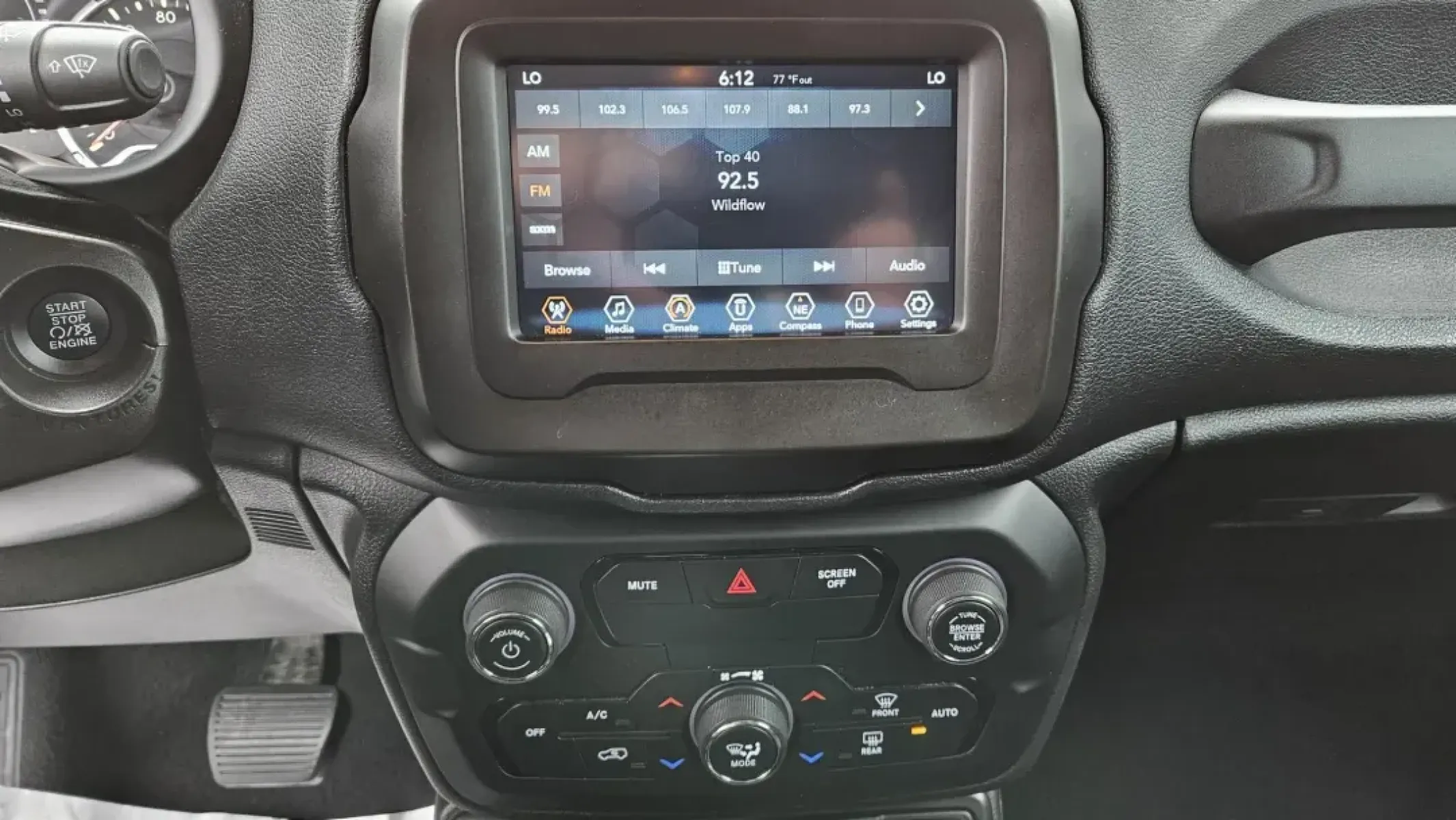 2020 Jeep RENEGADE LATITUDE (ZACNJABB4LP) with an Other engine, located at 5744 Central Avenue, Toledo, OH, 43615, (419) 724-0130, 41.676781, -83.682137 - 2020 Jeep RENEGADE LATITUDE - Photo#10