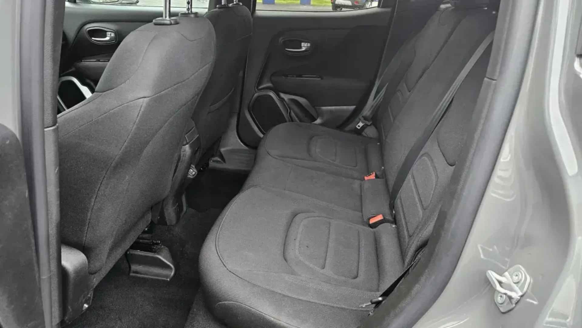 2020 Jeep RENEGADE LATITUDE (ZACNJABB4LP) with an Other engine, located at 5744 Central Avenue, Toledo, OH, 43615, (419) 724-0130, 41.676781, -83.682137 - **Adventure Awaits with the 2020 Jeep Renegade Latitude: Your Next Journey Starts Here!**<br /> <br /> Are you ready to elevate your weekend getaways or daily commutes? The 2020 Jeep Renegade Latitude is the perfect companion for those who crave adventure and functionality in one stylish package. Wh - Photo#6