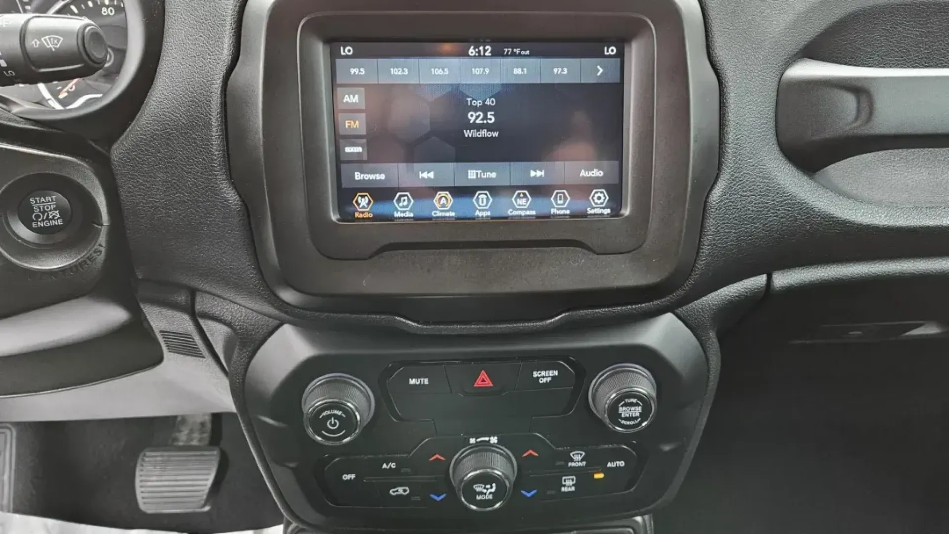 2020 Jeep RENEGADE LATITUDE (ZACNJABB4LP) with an Other engine, located at 5744 Central Avenue, Toledo, OH, 43615, (419) 724-0130, 41.676781, -83.682137 - **Adventure Awaits with the 2020 Jeep Renegade Latitude: Your Next Journey Starts Here!**<br /> <br /> Are you ready to elevate your weekend getaways or daily commutes? The 2020 Jeep Renegade Latitude is the perfect companion for those who crave adventure and functionality in one stylish package. Wh - Photo#10