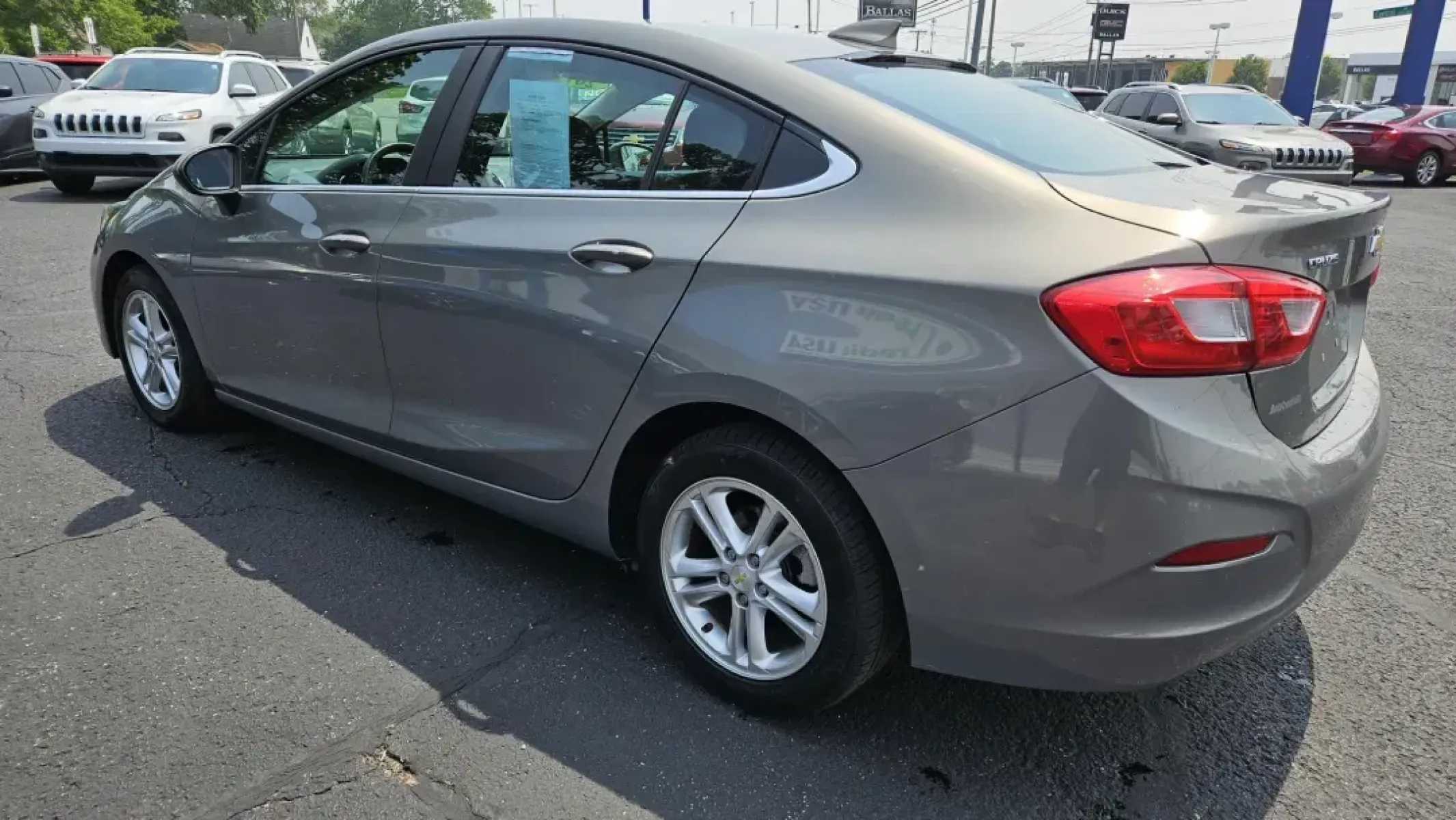 2017 Chevrolet CRUZE LT (1G1BE5SM6H7) with an Other engine, located at 5744 Central Avenue, Toledo, OH, 43615, (419) 724-0130, 41.676781, -83.682137 - Are you searching for the perfect vehicle that combines style, efficiency, and comfort for daily commutes or weekend adventures? Look no further than this 2017 Chevrolet Cruze LT, a versatile sedan that's great for budget-conscious buyers and ideal for families on the go! With only 65,991 miles on t - Photo#2