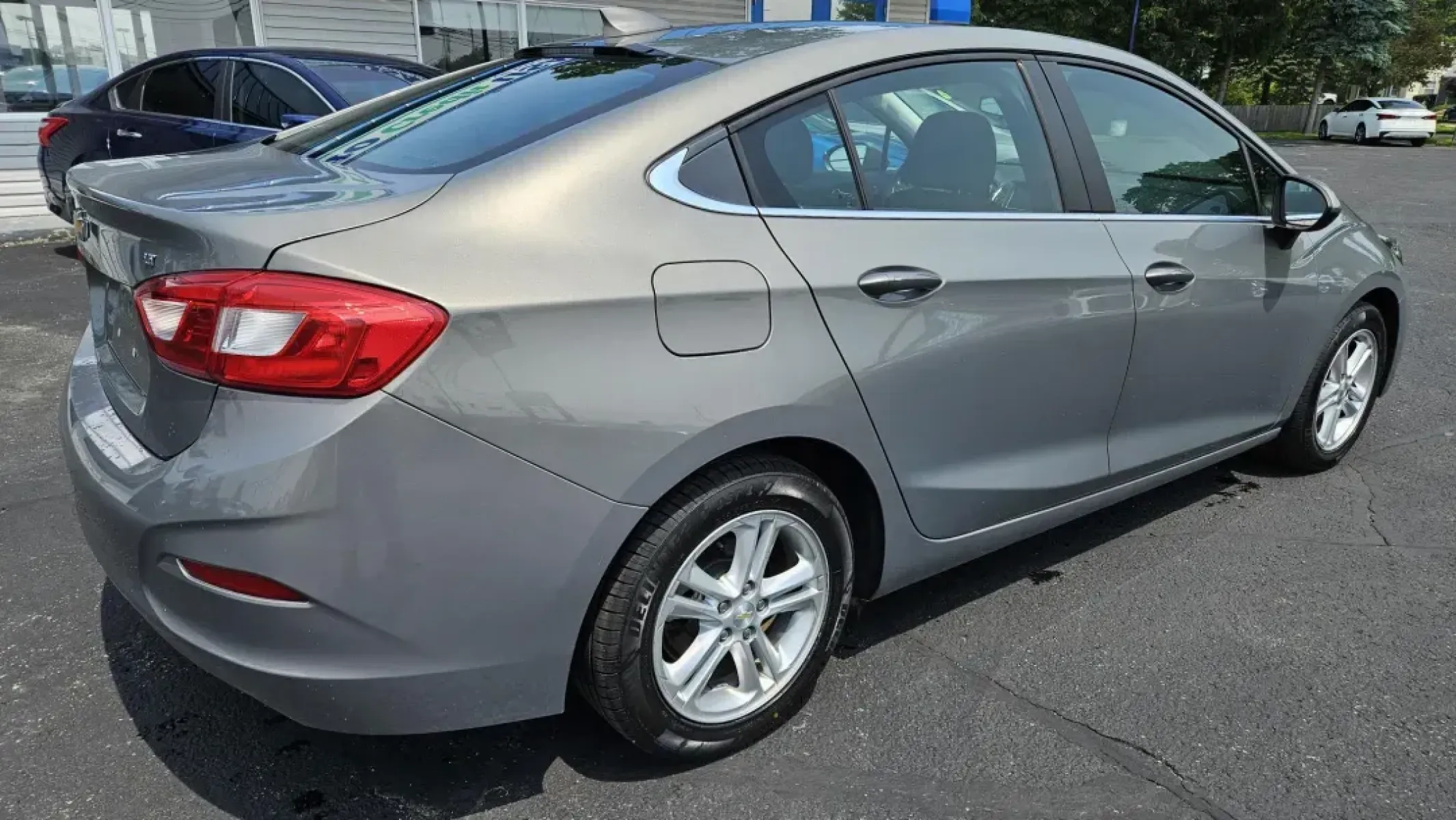 2017 Chevrolet CRUZE LT (1G1BE5SM6H7) with an Other engine, located at 5744 Central Avenue, Toledo, OH, 43615, (419) 724-0130, 41.676781, -83.682137 - Are you searching for the perfect vehicle that combines style, efficiency, and comfort for daily commutes or weekend adventures? Look no further than this 2017 Chevrolet Cruze LT, a versatile sedan that's great for budget-conscious buyers and ideal for families on the go! With only 65,991 miles on t - Photo#3