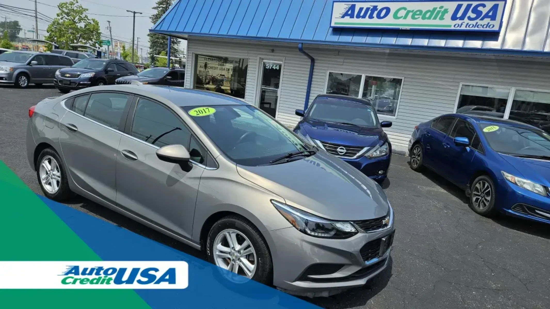 2017 Chevrolet CRUZE LT (1G1BE5SM6H7) with an Other engine, located at 5744 Central Avenue, Toledo, OH, 43615, (419) 724-0130, 41.676781, -83.682137 - Are you searching for the perfect vehicle that combines style, efficiency, and comfort for daily commutes or weekend adventures? Look no further than this 2017 Chevrolet Cruze LT, a versatile sedan that's great for budget-conscious buyers and ideal for families on the go! With only 65,991 miles on t - Photo#0