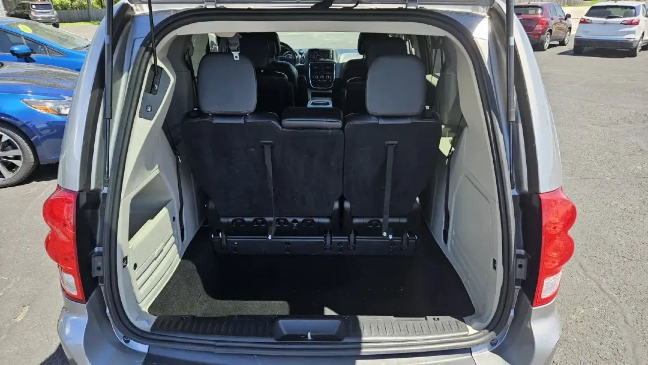 2018 Dodge GRAND CARAVAN SXT (2C4RDGCG9JR) with an Other engine, located at 5744 Central Avenue, Toledo, OH, 43615, (419) 724-0130, 41.676781, -83.682137 - 2018 Dodge GRAND CARAVAN SXT - Photo#4