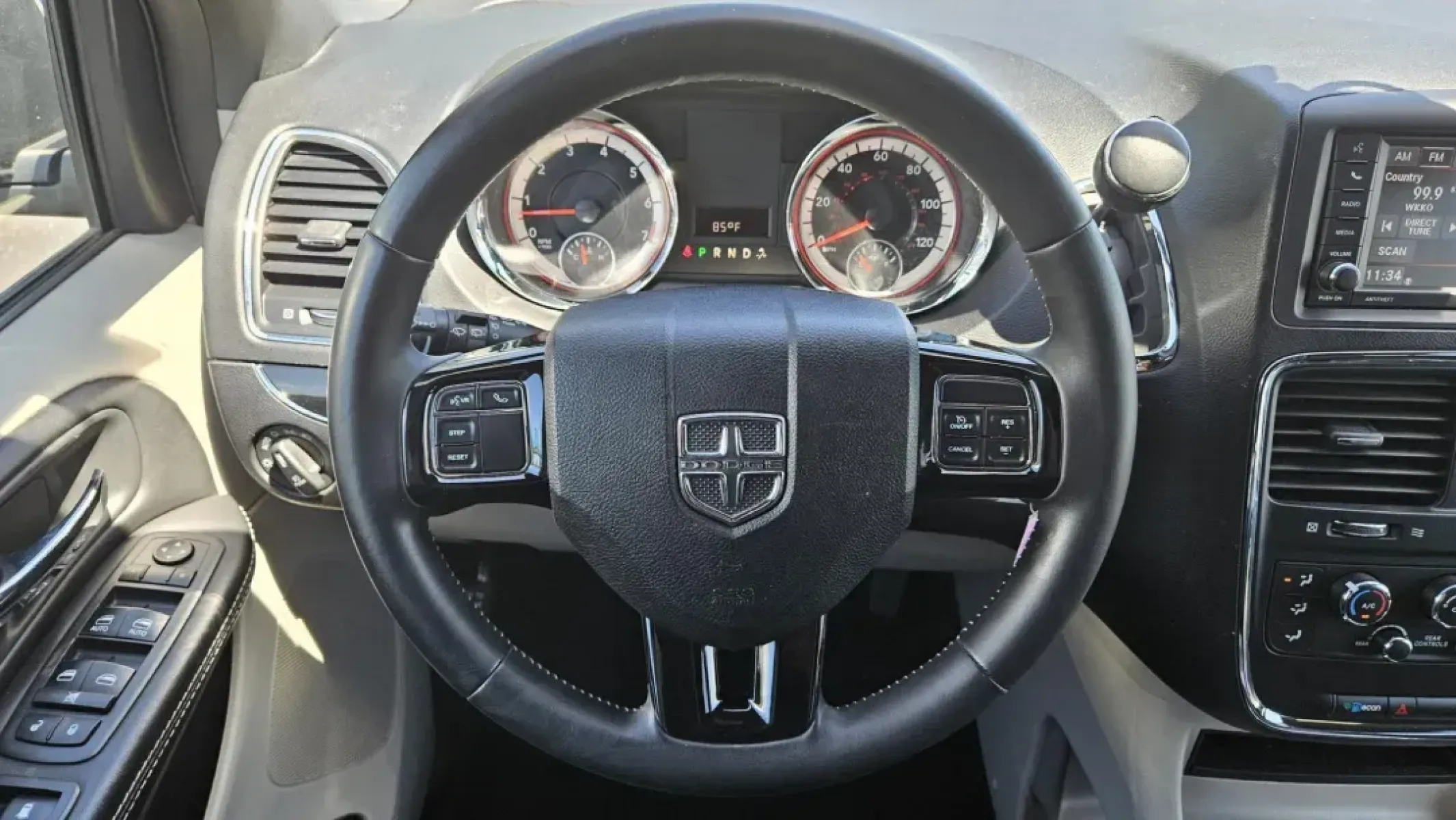 2018 Dodge GRAND CARAVAN SXT (2C4RDGCG9JR) with an Other engine, located at 5744 Central Avenue, Toledo, OH, 43615, (419) 724-0130, 41.676781, -83.682137 - 2018 Dodge GRAND CARAVAN SXT - Photo#6
