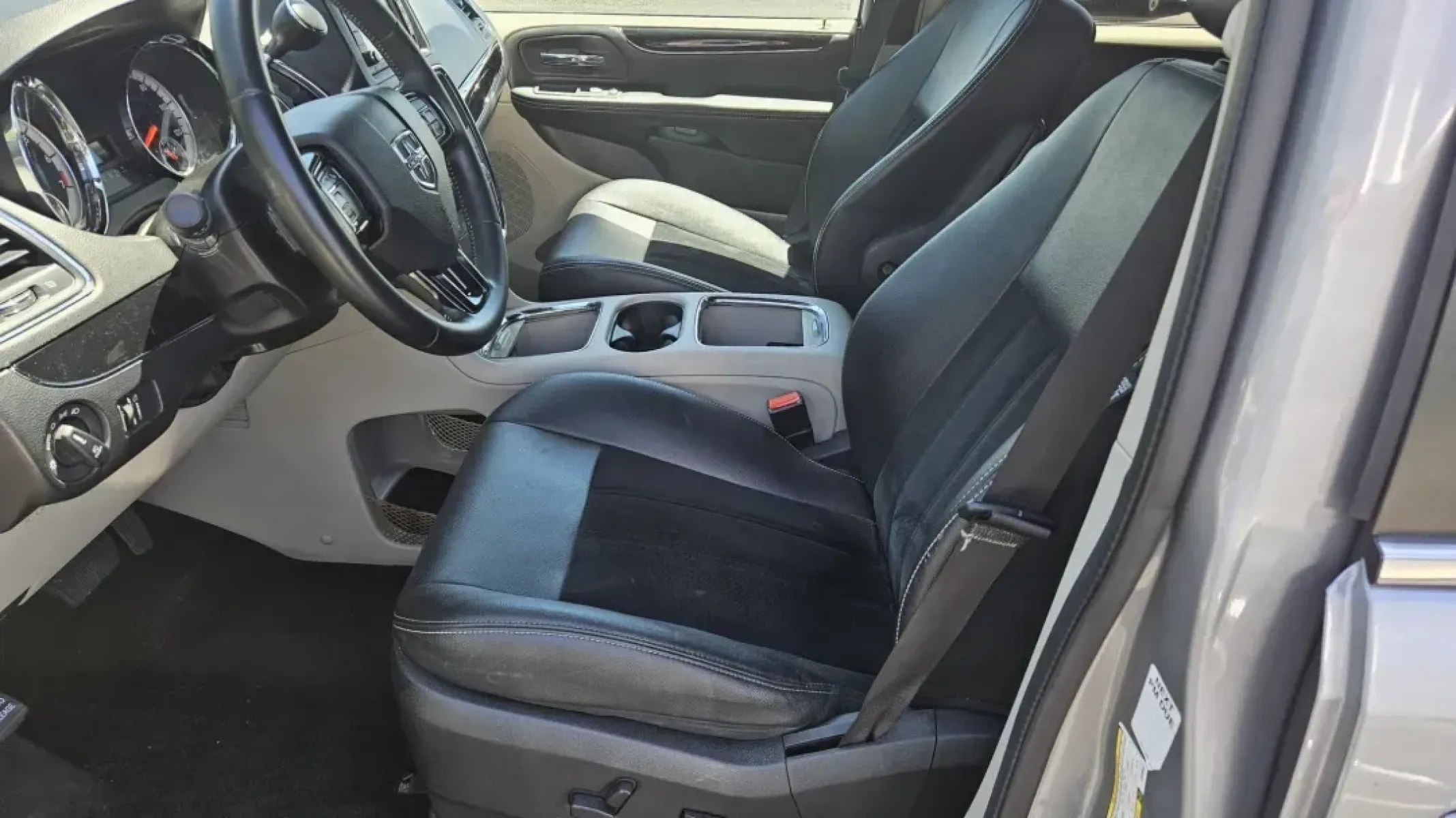 2018 Dodge GRAND CARAVAN SXT (2C4RDGCG9JR) with an Other engine, located at 5744 Central Avenue, Toledo, OH, 43615, (419) 724-0130, 41.676781, -83.682137 - 2018 Dodge GRAND CARAVAN SXT - Photo#9
