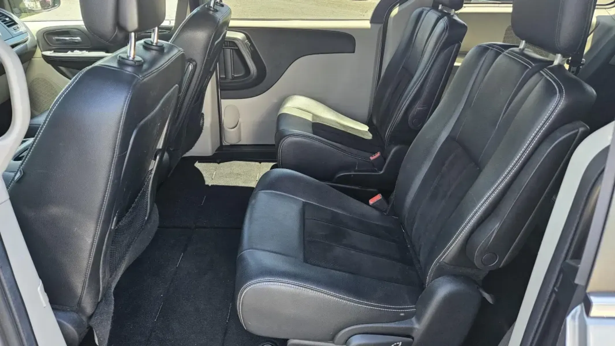 2018 Dodge GRAND CARAVAN SXT (2C4RDGCG9JR) with an Other engine, located at 5744 Central Avenue, Toledo, OH, 43615, (419) 724-0130, 41.676781, -83.682137 - 2018 Dodge GRAND CARAVAN SXT - Photo#10