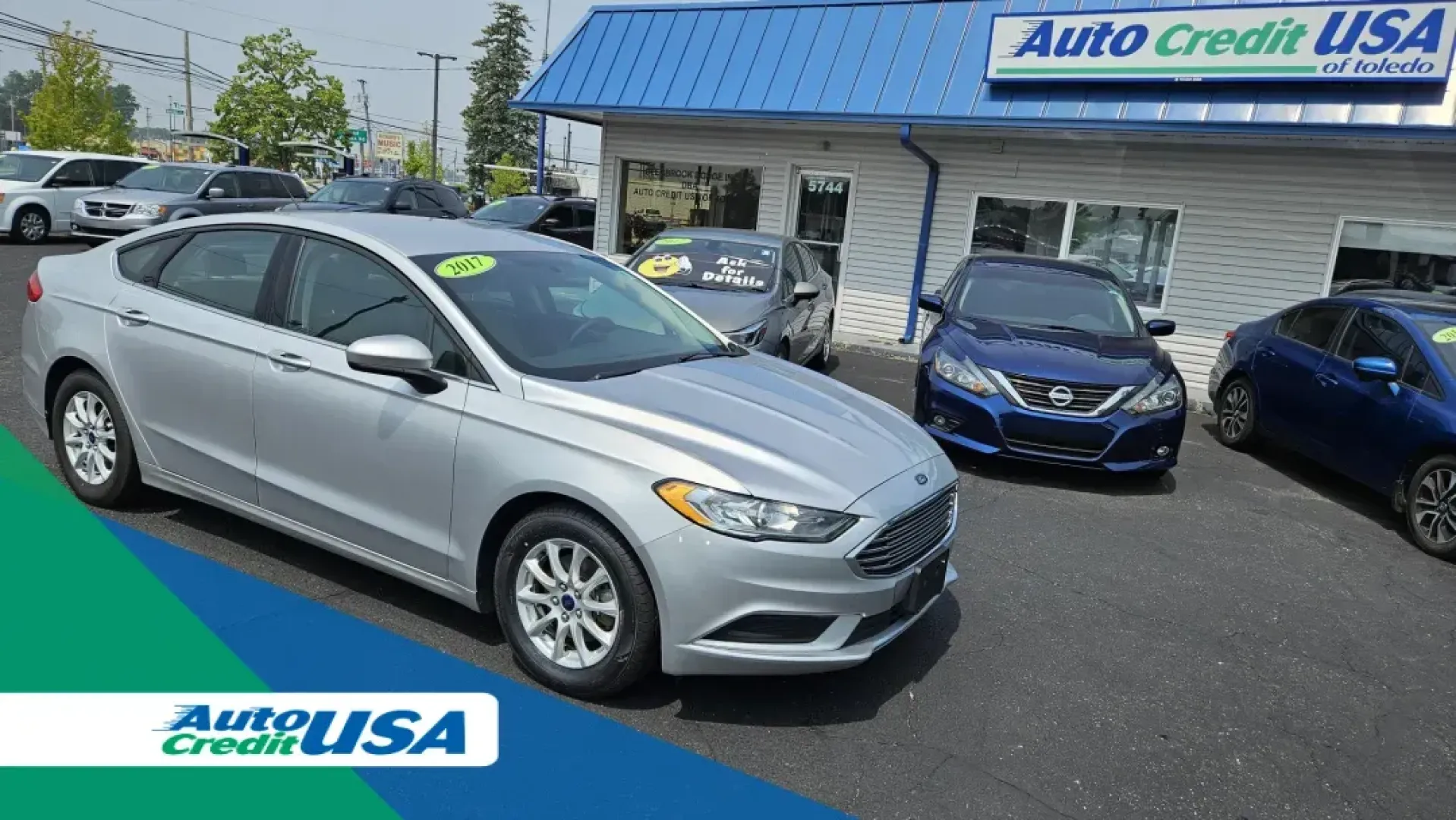 2017 Ford FUSION S (3FA6P0G72HR) with an Other engine, located at 5744 Central Avenue, Toledo, OH, 43615, (419) 724-0130, 41.676781, -83.682137 - **Elevate Your Daily Commute with the 2017 Ford Fusion S Ideal for Budget-Conscious Buyers!**<br /> <br /> If you're seeking a reliable and stylish sedan that enhances your daily commute while accommodating your budget, look no further than this stunning 2017 Ford Fusion S, now available at Auto Cr - Photo#0