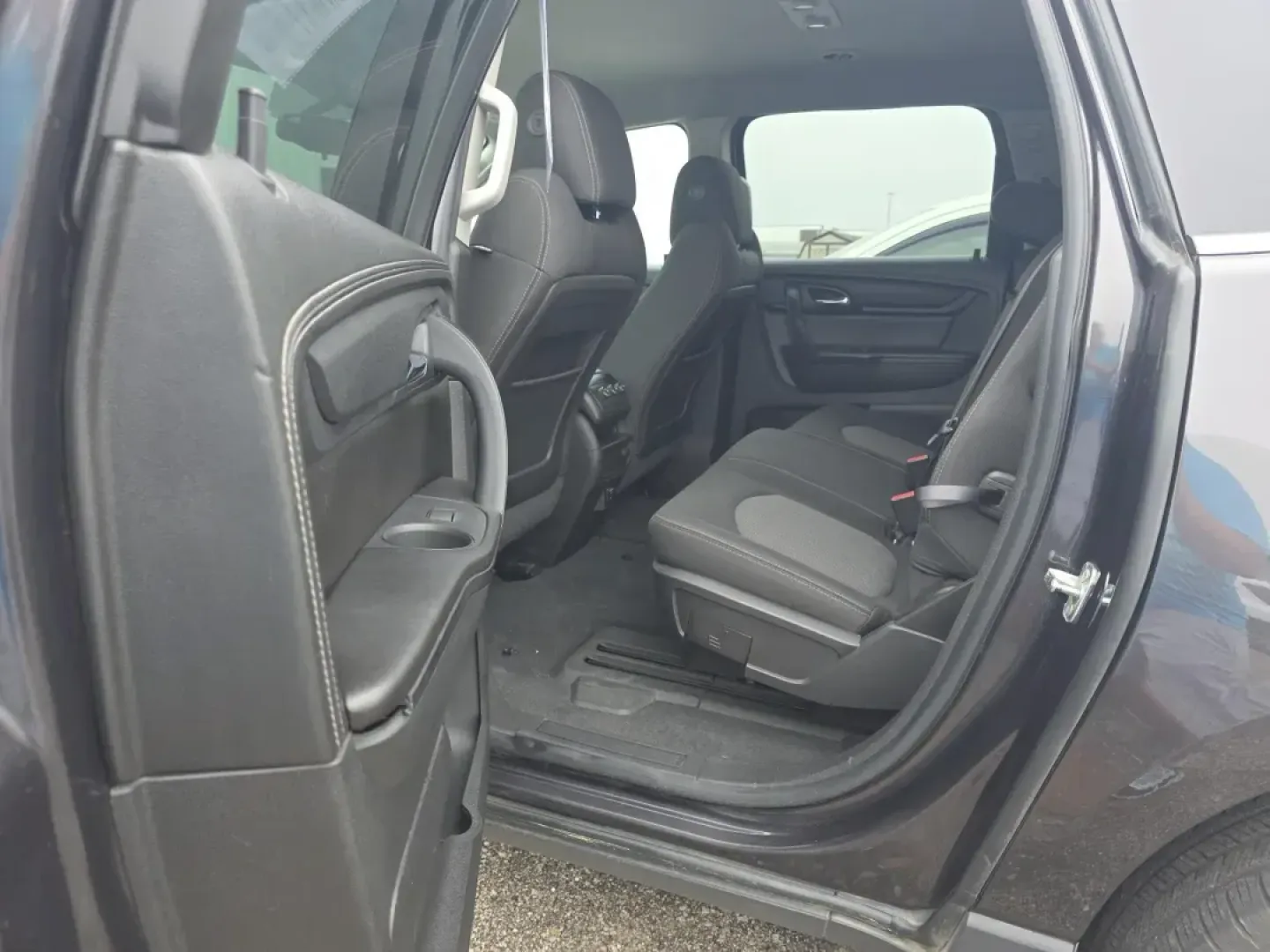 2015 Chevrolet TRAVERSE 1LT (1GNKRGKD2FJ) with an Other engine, located at 15 Petro Dr, Warsaw, IN, 46582, (574) 306-0055, 41.273563, -85.857544 - **Discover the Ideal Family Vehicle: 2015 Chevrolet Traverse 1LT at Auto Credit in Warsaw, IN**<br /> <br /> Are you searching for a family-friendly SUV that effortlessly combines comfort, space, and style? Look no further than the 2015 Chevrolet Traverse 1LT at Auto Credit, located conveniently at - Photo#5