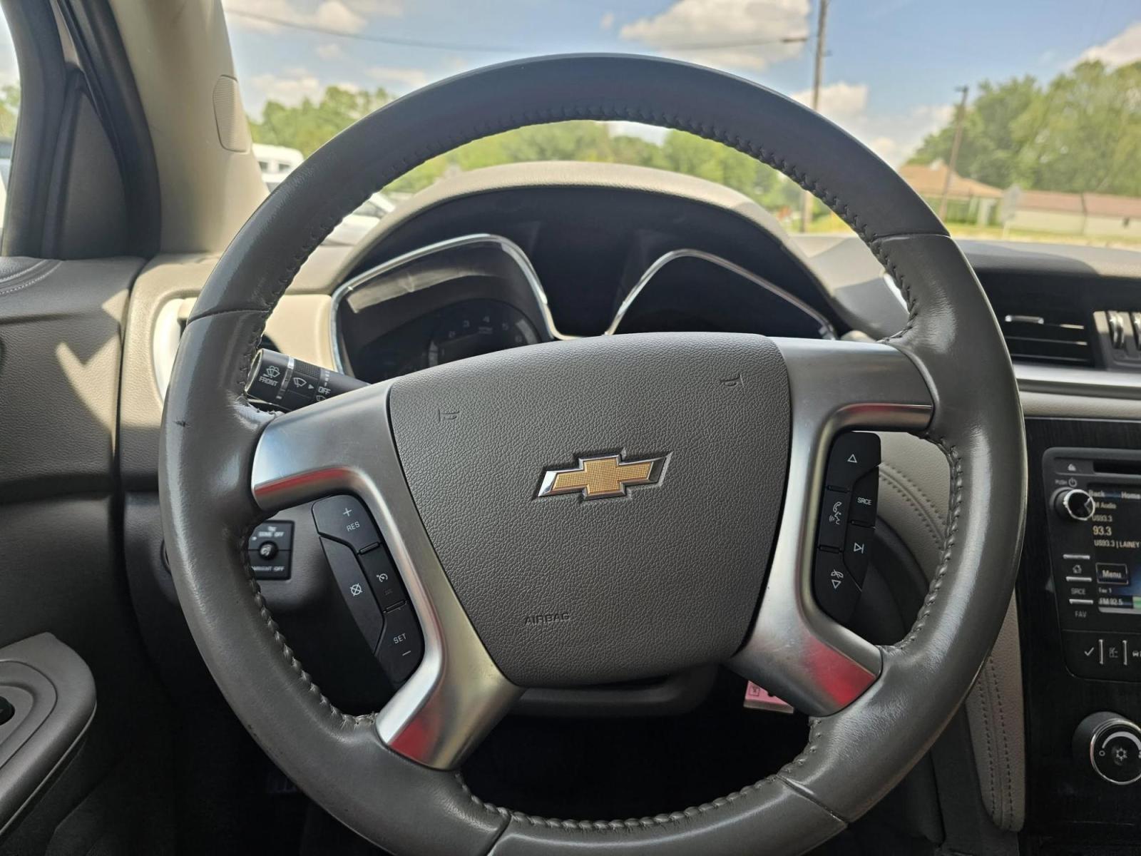2016 WHITE Chevrolet TRAVERSE 1LT (1GNKVGKD2GJ) with an Other engine, located at 502 South Main Street, Columbia City, IN, 46725, (260) 244-4645, 41.151382, -85.490578 - 2016 Chevrolet TRAVERSE 1LT - Photo#7