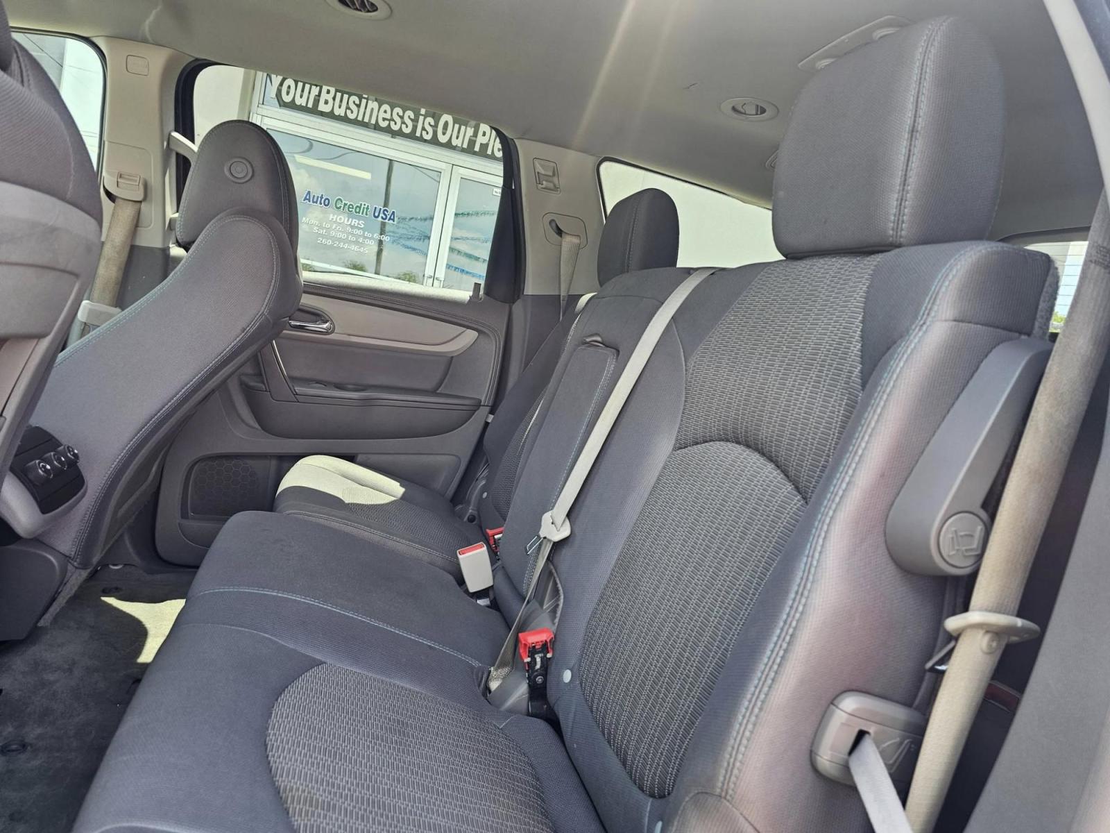 2016 WHITE Chevrolet TRAVERSE 1LT (1GNKVGKD2GJ) with an Other engine, located at 502 South Main Street, Columbia City, IN, 46725, (260) 244-4645, 41.151382, -85.490578 - 2016 Chevrolet TRAVERSE 1LT - Photo#5