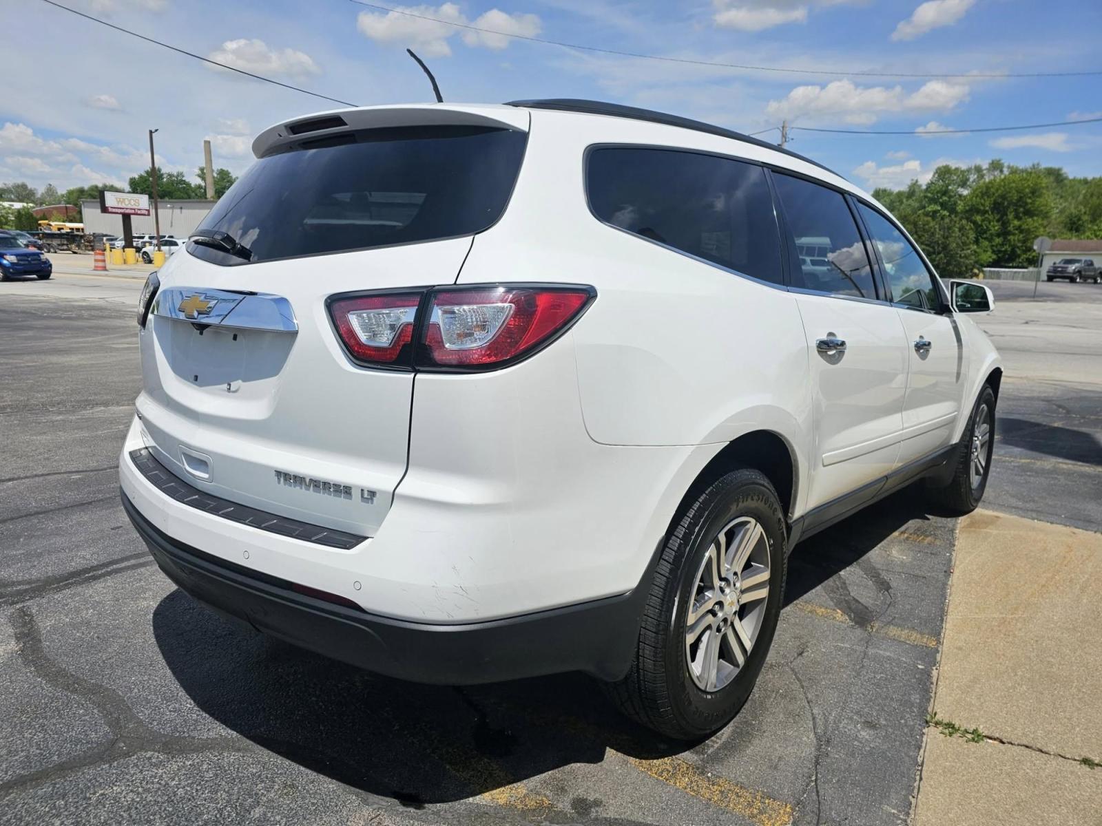 2016 WHITE Chevrolet TRAVERSE 1LT (1GNKVGKD2GJ) with an Other engine, located at 502 South Main Street, Columbia City, IN, 46725, (260) 244-4645, 41.151382, -85.490578 - 2016 Chevrolet TRAVERSE 1LT - Photo#2