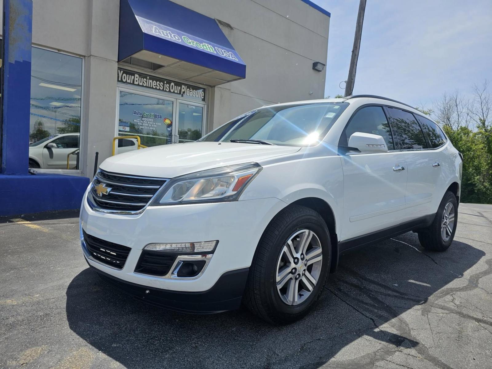 2016 WHITE Chevrolet TRAVERSE 1LT (1GNKVGKD2GJ) with an Other engine, located at 502 South Main Street, Columbia City, IN, 46725, (260) 244-4645, 41.151382, -85.490578 - 2016 Chevrolet TRAVERSE 1LT - Photo#0