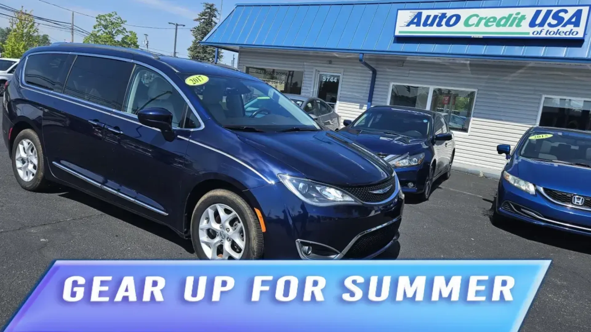 2017 Chrysler PACIFICA TOURING L P (2C4RC1EG1HR) with an Other engine, located at 5744 Central Avenue, Toledo, OH, 43615, (419) 724-0130, 41.676781, -83.682137 - 2017 Chrysler PACIFICA TOURING L P - Photo#0